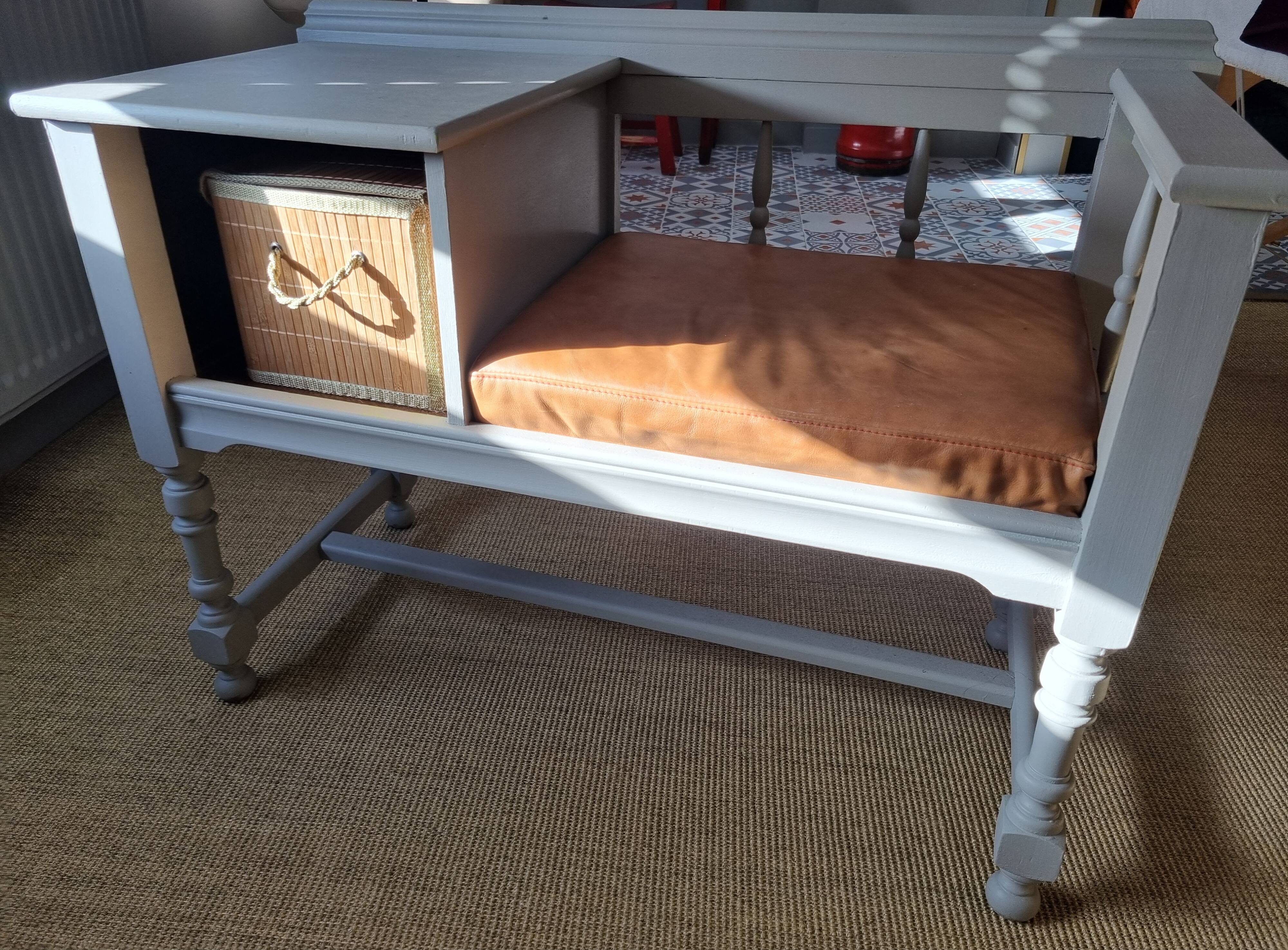 Banc téléphone et son siège cuir camel