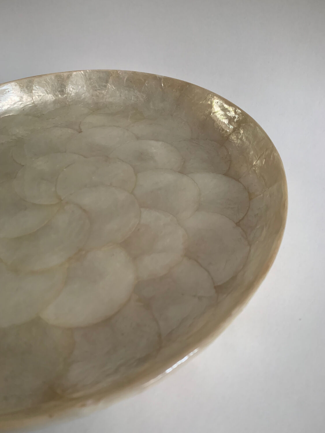 Mother-of-pearl dish