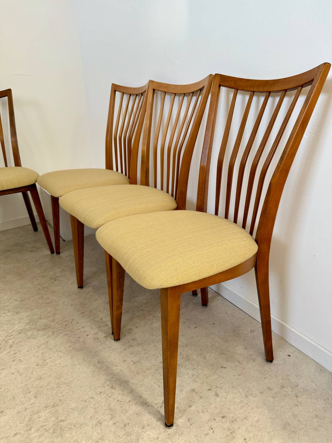 Lot of 6 old solid beech chairs, vintage design from the 60s, new fabric