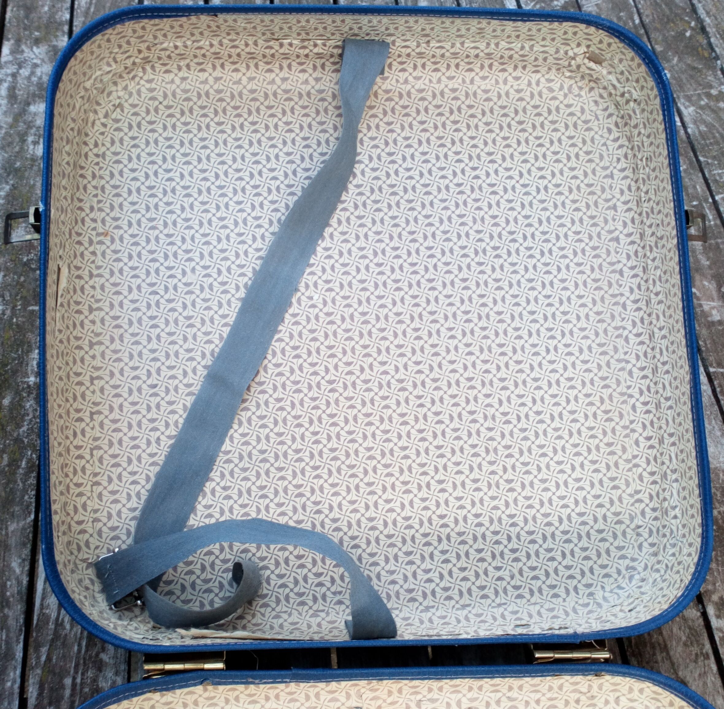 Valise en carton des années 60
