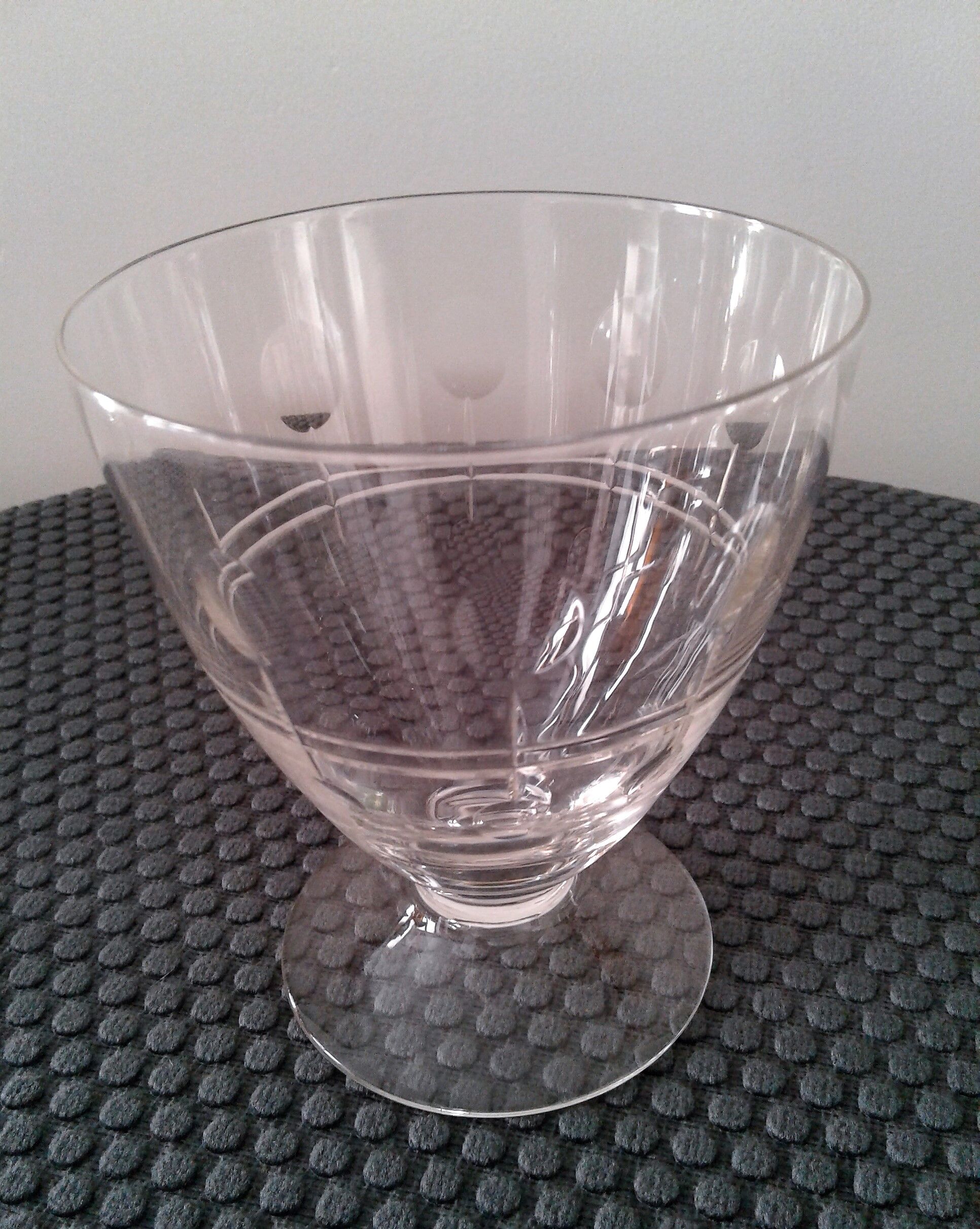 Lot of 5 engraved wine glasses