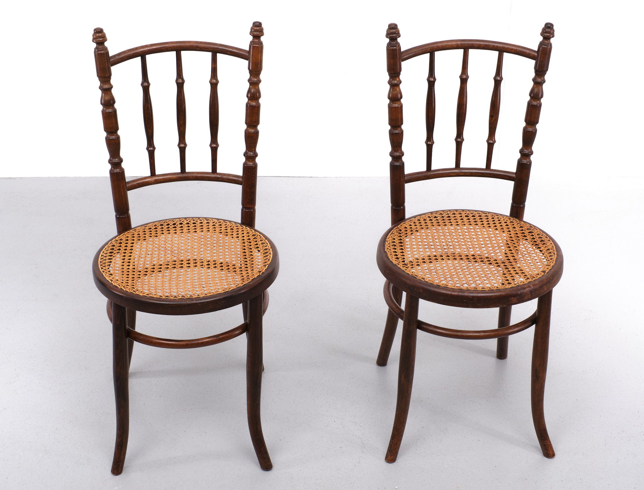 2 Thonet Mundus chairs Vienna Austria, circa 1925