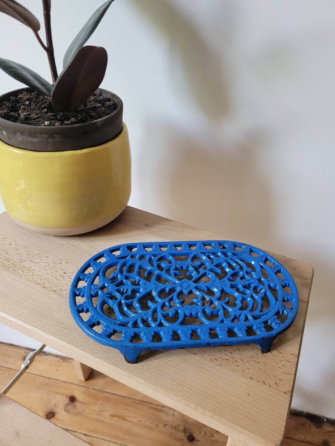 Cast iron trivet