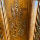 Wedding wardrobe of the Bressan country in walnut and walnut magnifying glass dated 1850