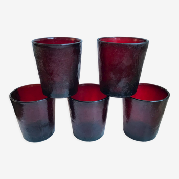 Lot de 5 verres en verre coloré bordeaux années 70