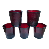 Lot de 5 verres en verre coloré bordeaux années 70