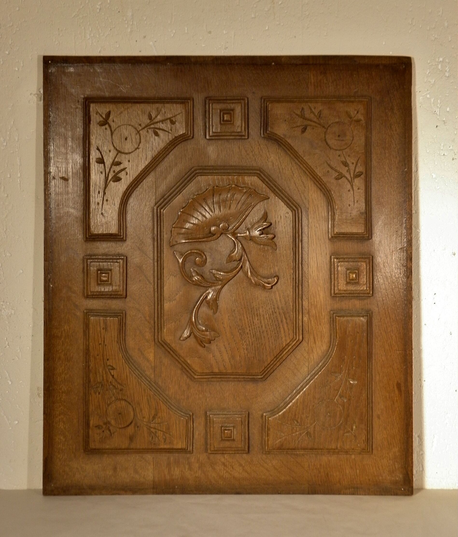 Panneau en bois sculpté 54 x 45 cm