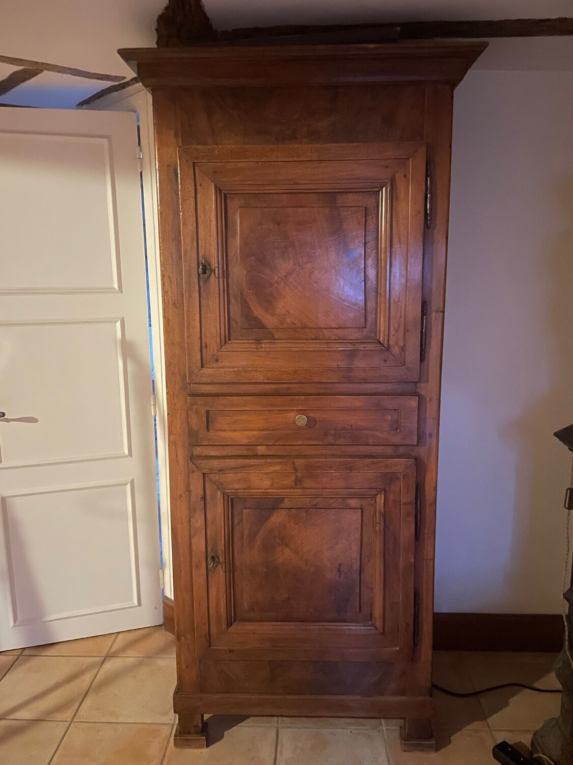 Standing man, antique wooden bonnetière.