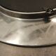 Miroir rond en aluminium martelé, maison Deknudt, distribué par Homka