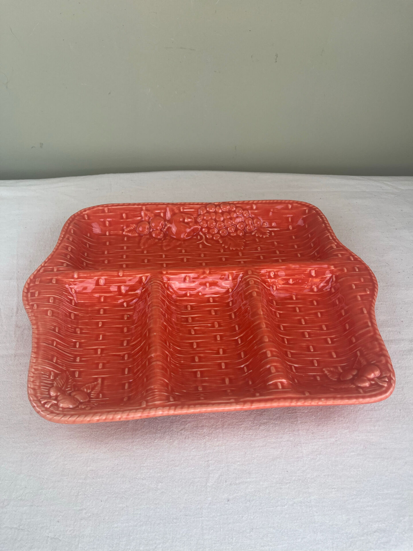 Ceramic compartment dish