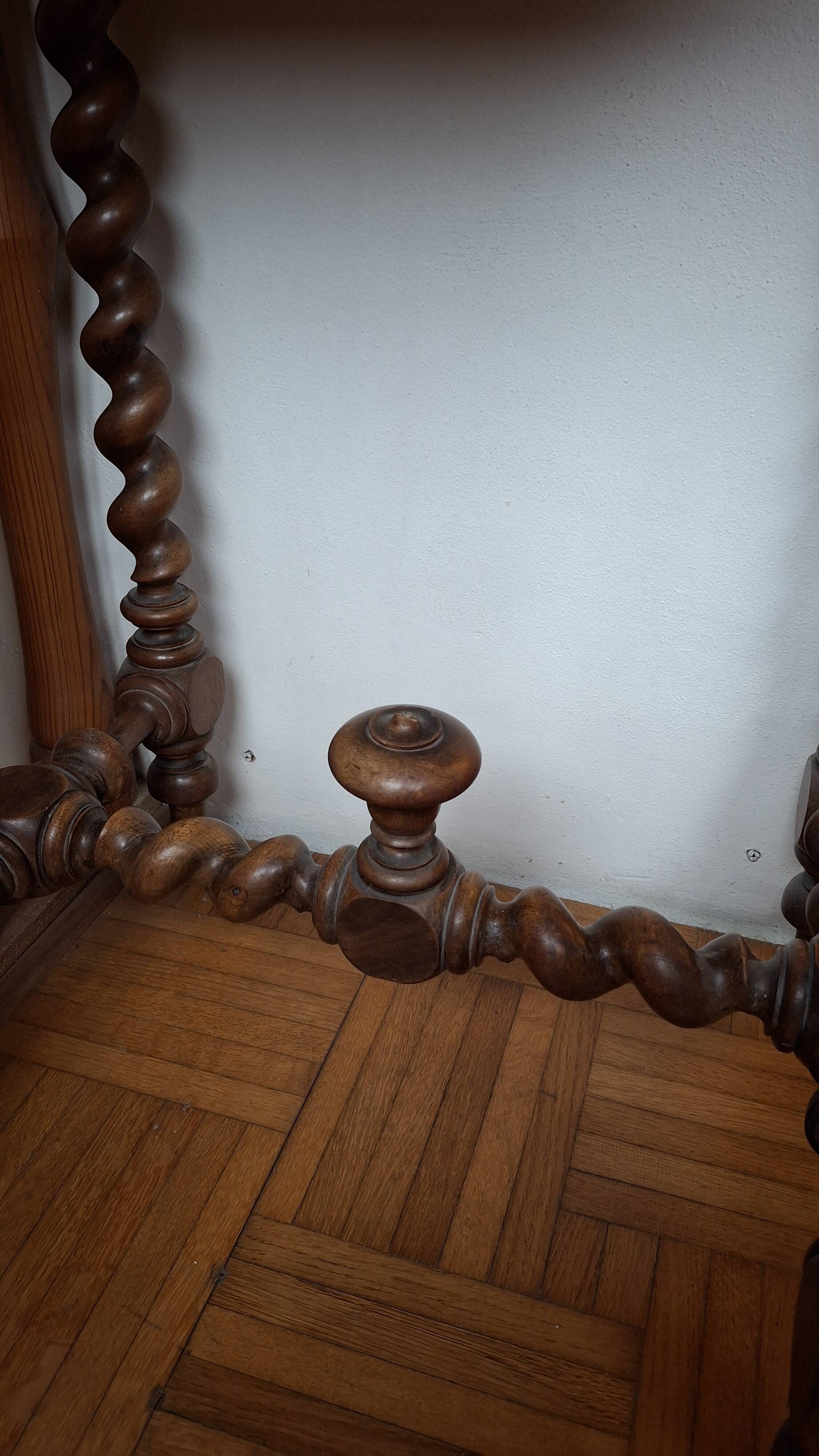 Side table, Louis XIII style console in walnut.