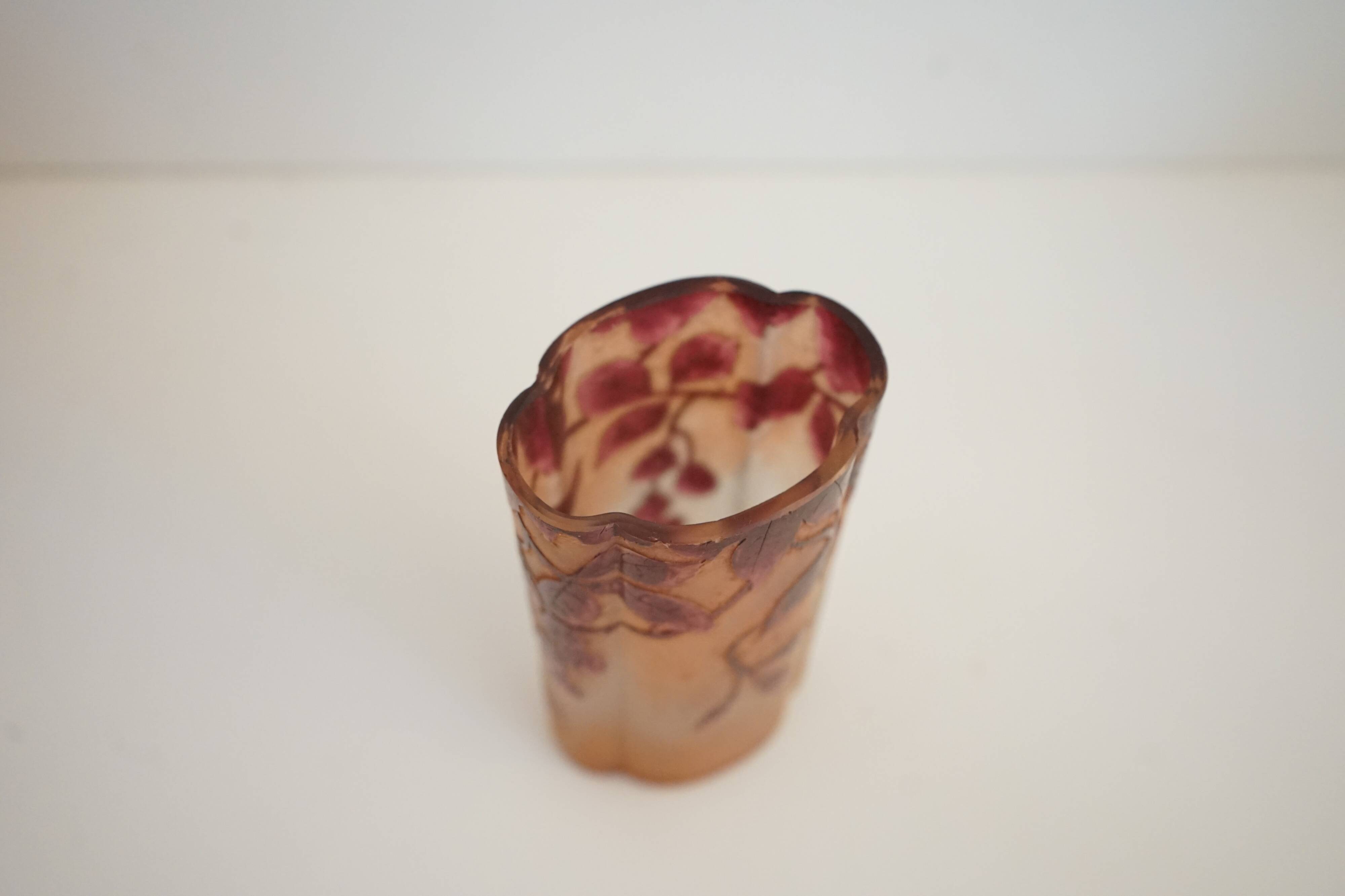 Legras quadrilobed vase from the "ruby" series in glass (1900 - 1910)