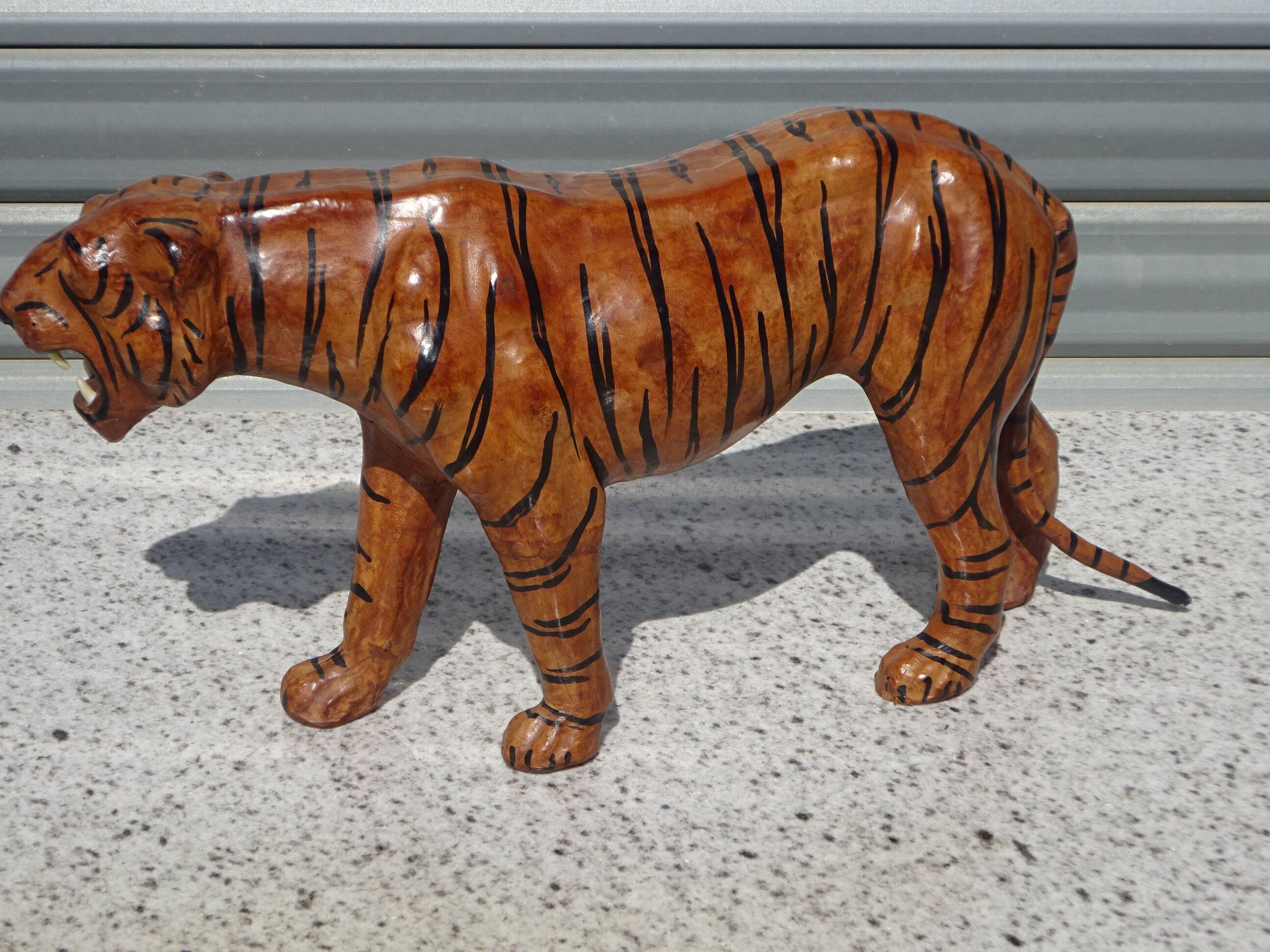 Genuine leather animal, tiger measuring 58 cm.