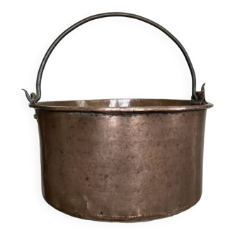 Large hammered copper cauldron, wrought iron handle, 19th century