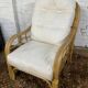 Fauteuil chauffeuse vintage en rotin des années 70