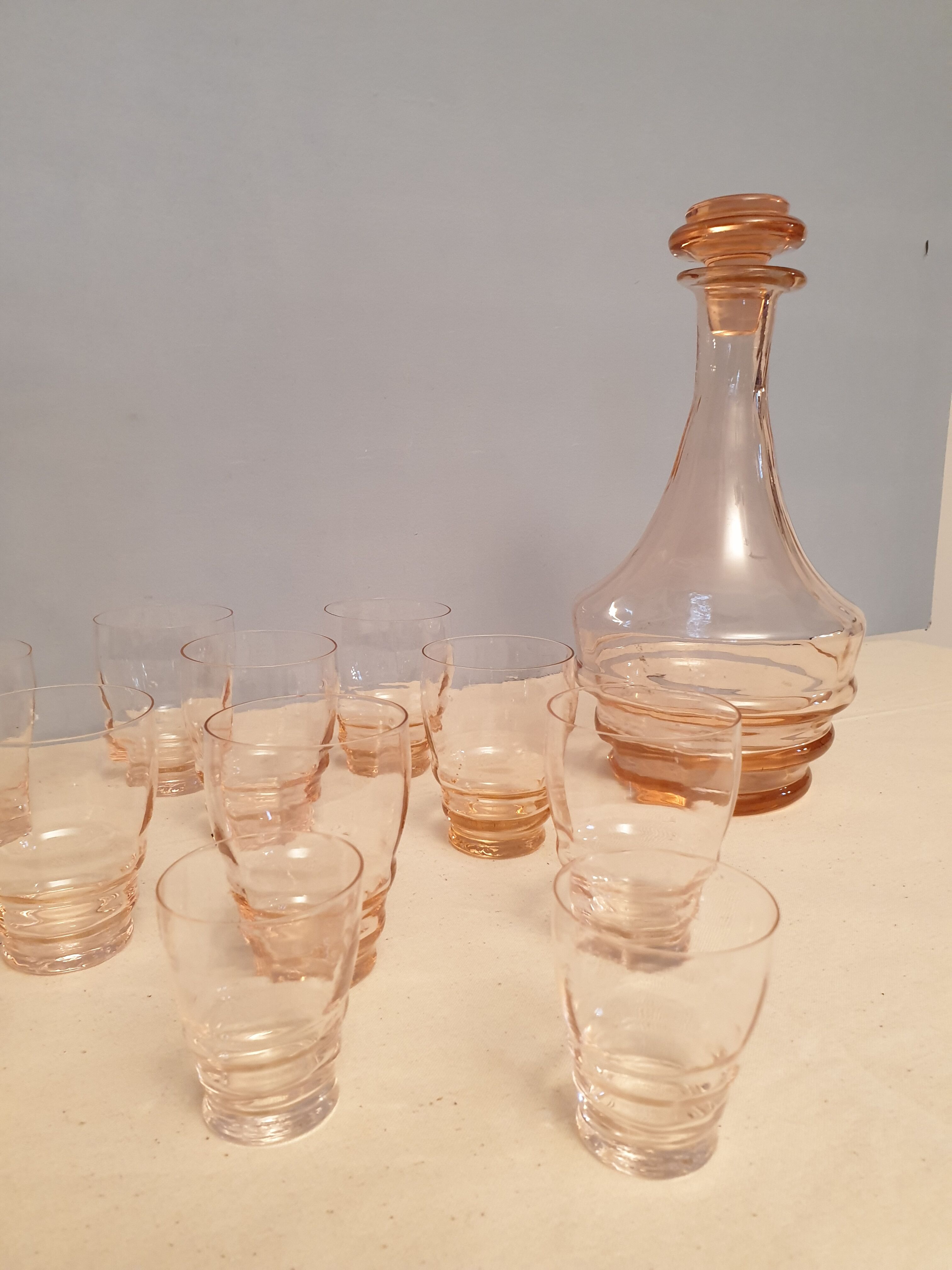 Set carafe and 12 glasses