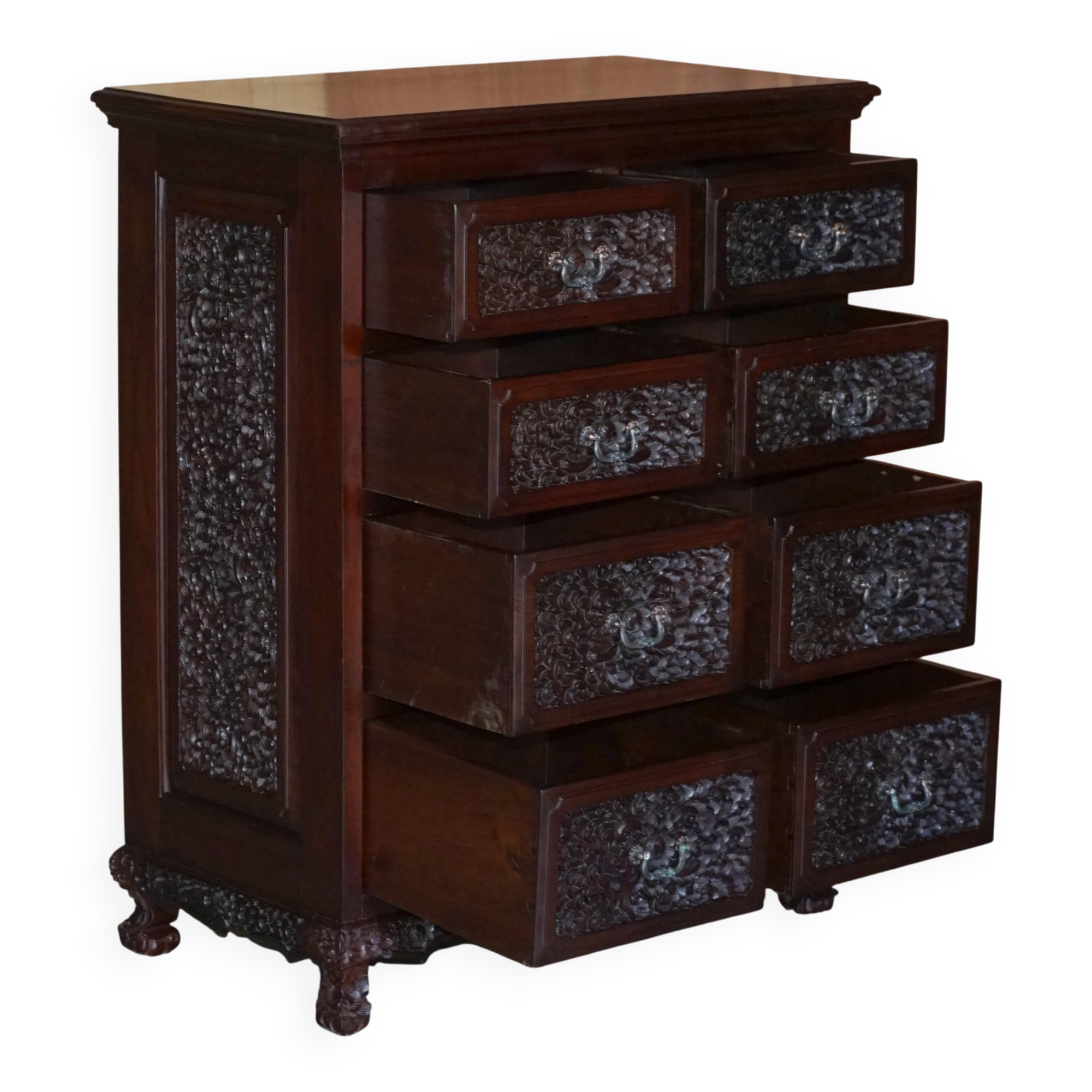 Paire de commodes vintage en bois dur sculpté