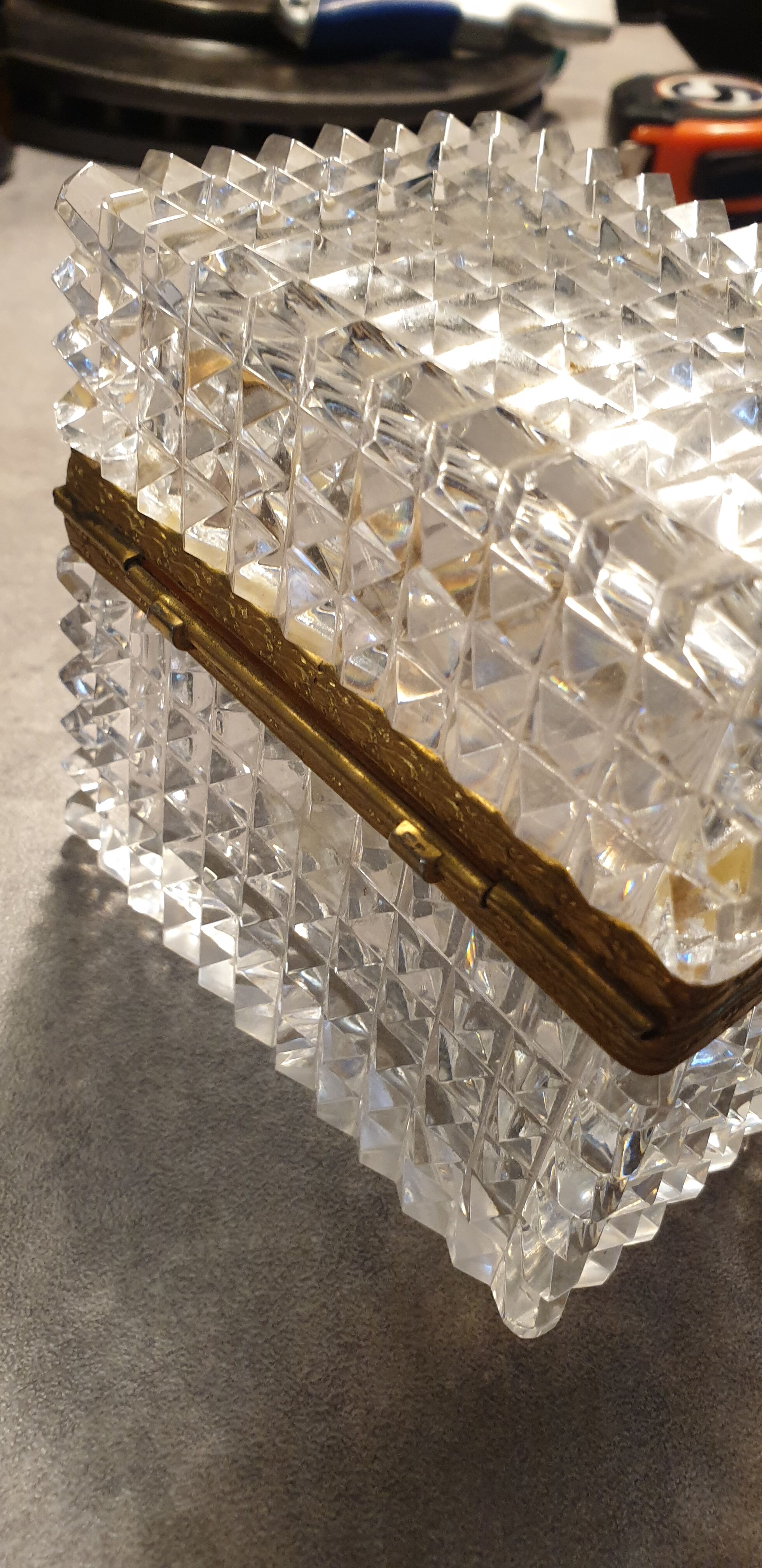 Jewelry box in cut crystal and brass
