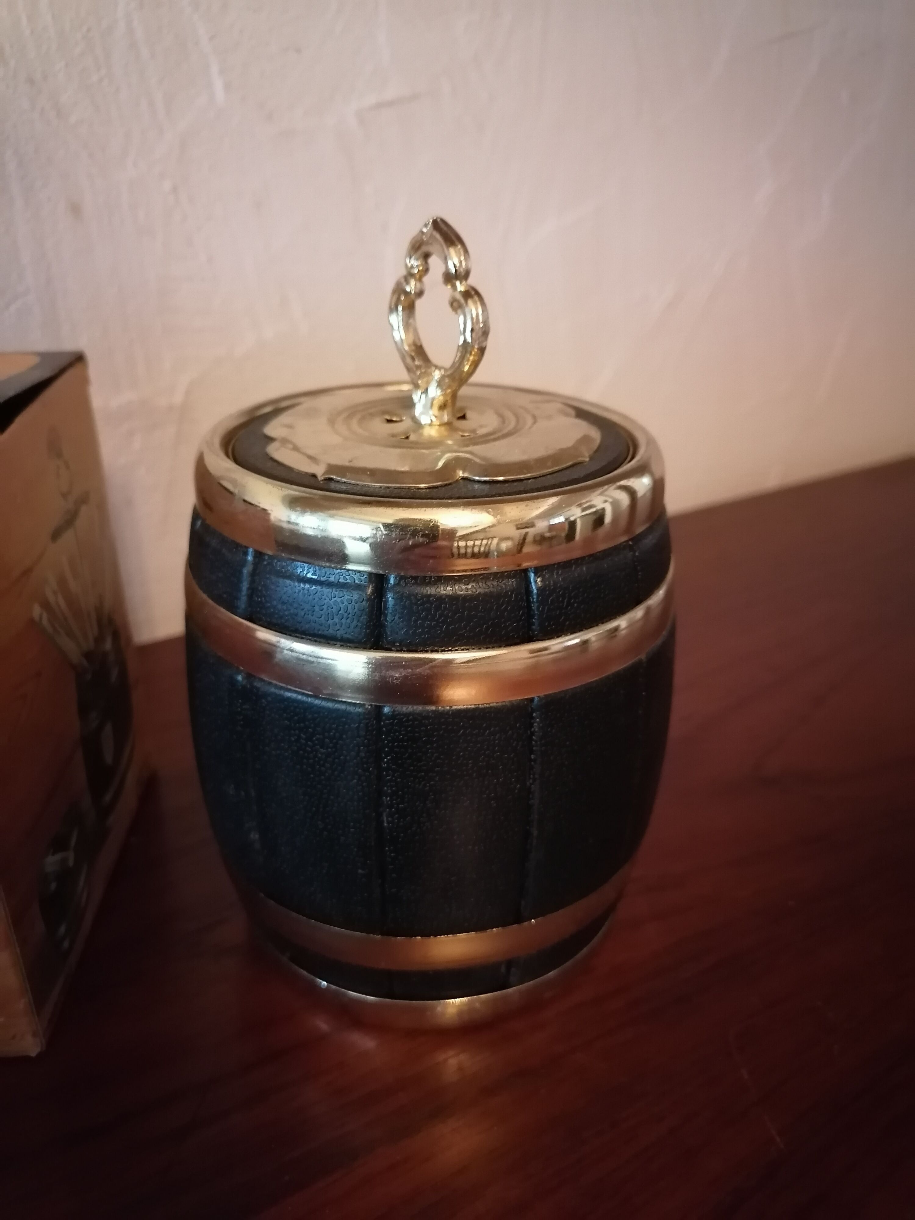 Cigarette holder form barrel and box 1960
