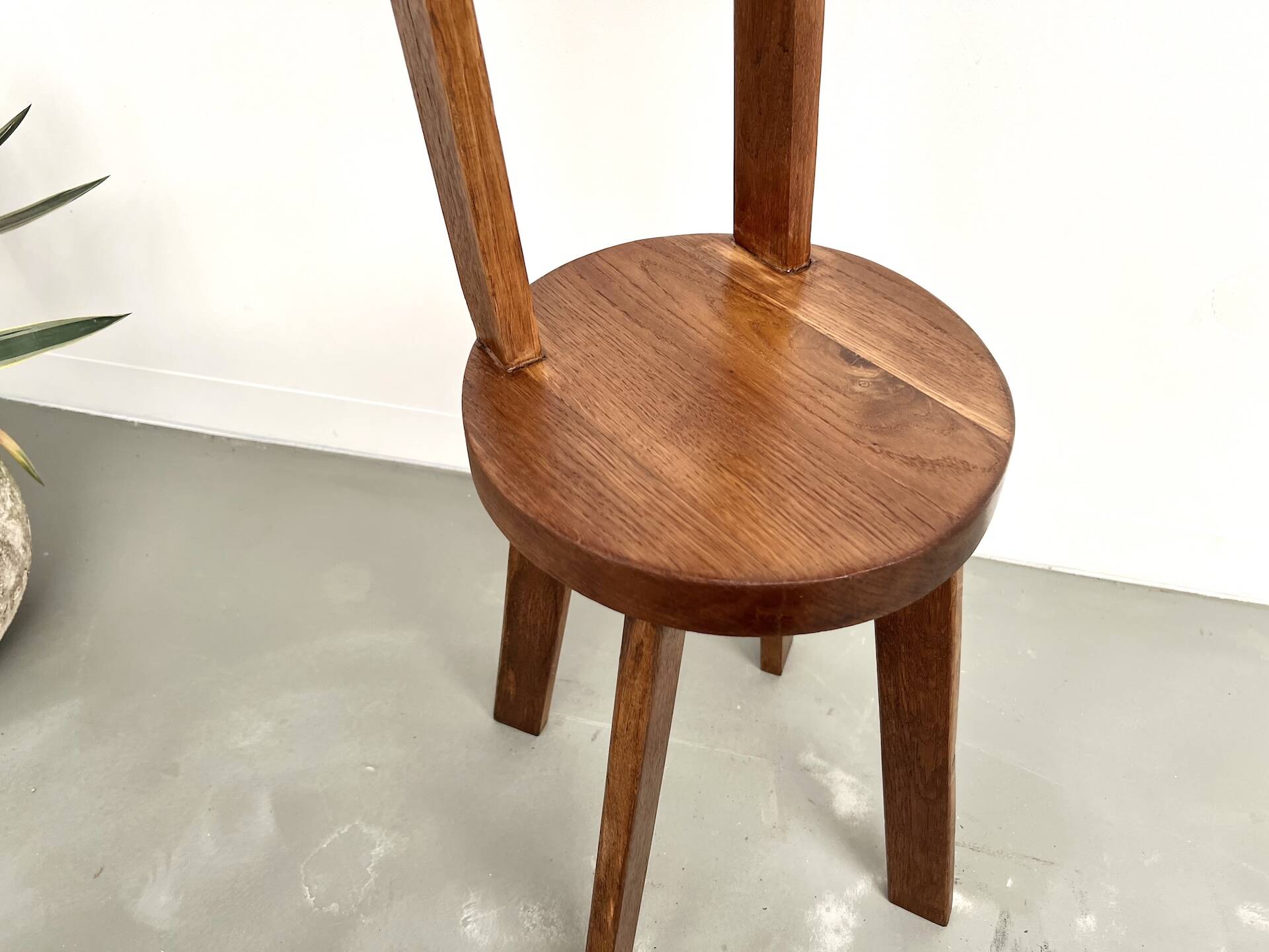 Brutalist chair in solid oak, 1900