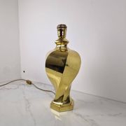 Lampe de table en laiton sculptural, de qualité lourde, sans abat-jour.