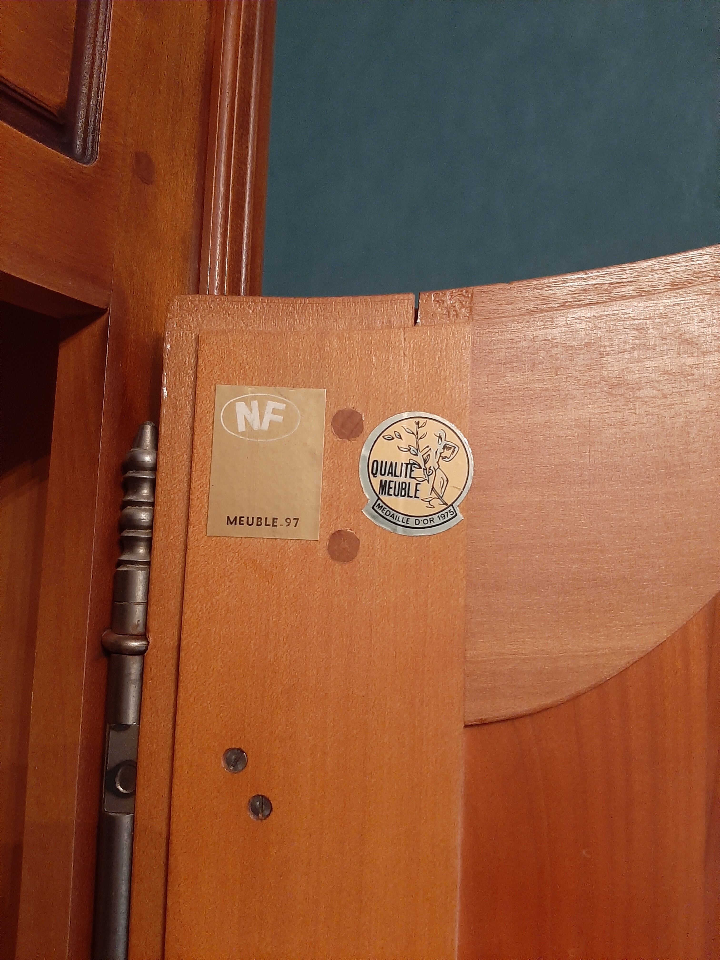 Provencal cabinet in cherry