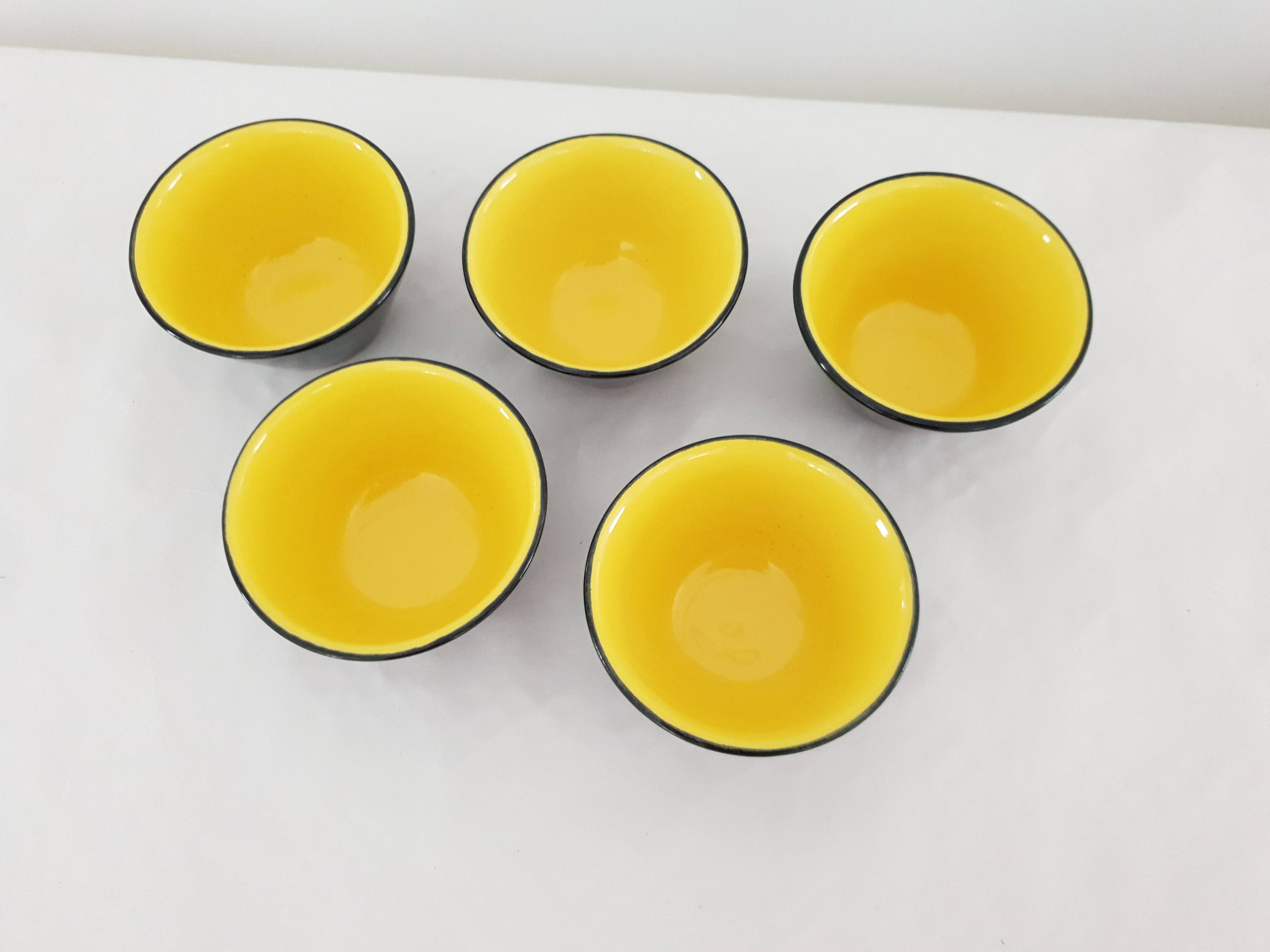 Set of 5 small black & yellow ceramic bowls (Ramekins) signed Kéramos Sèvres