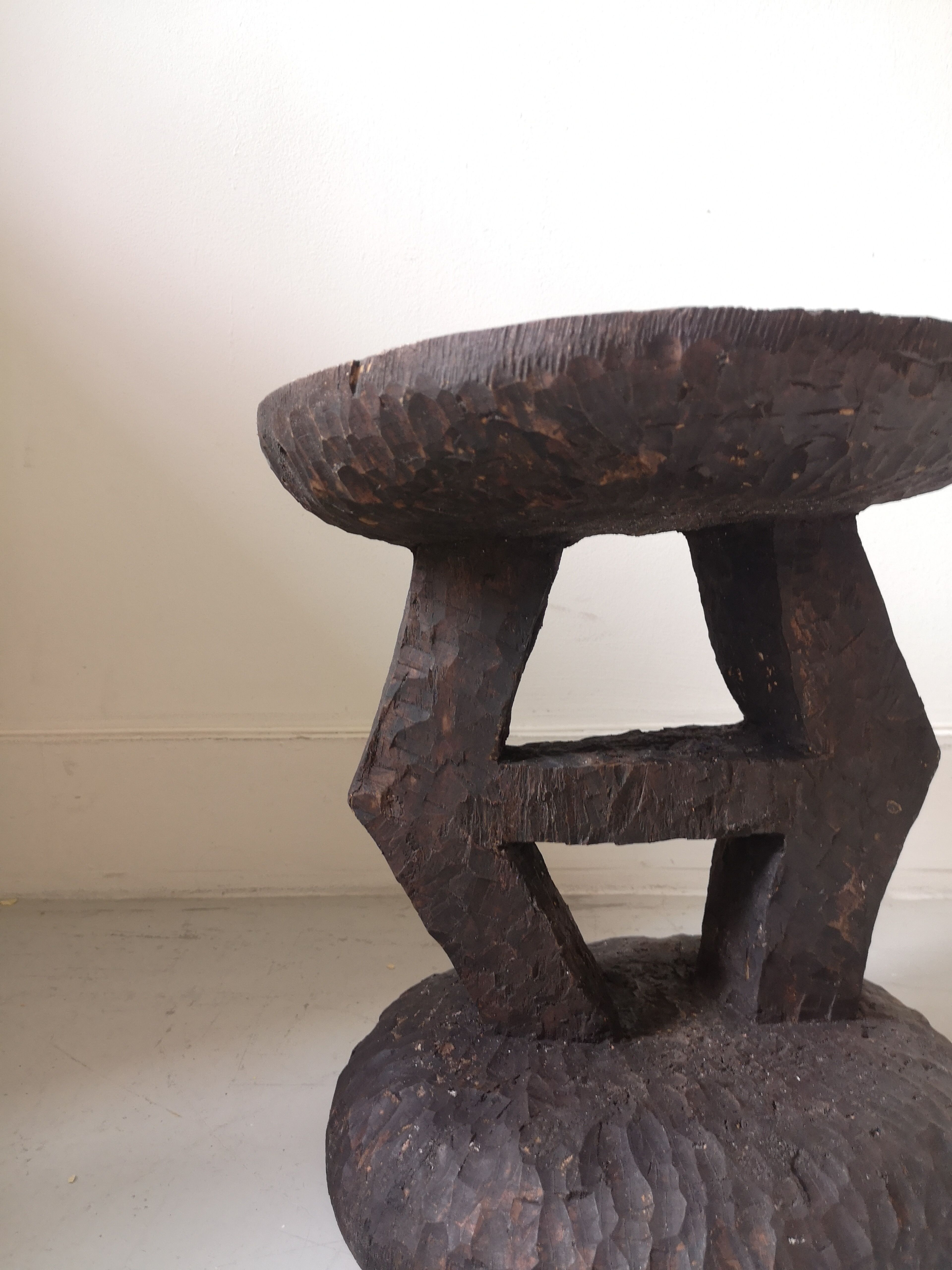 Side table low design in handmade wood ø33,5