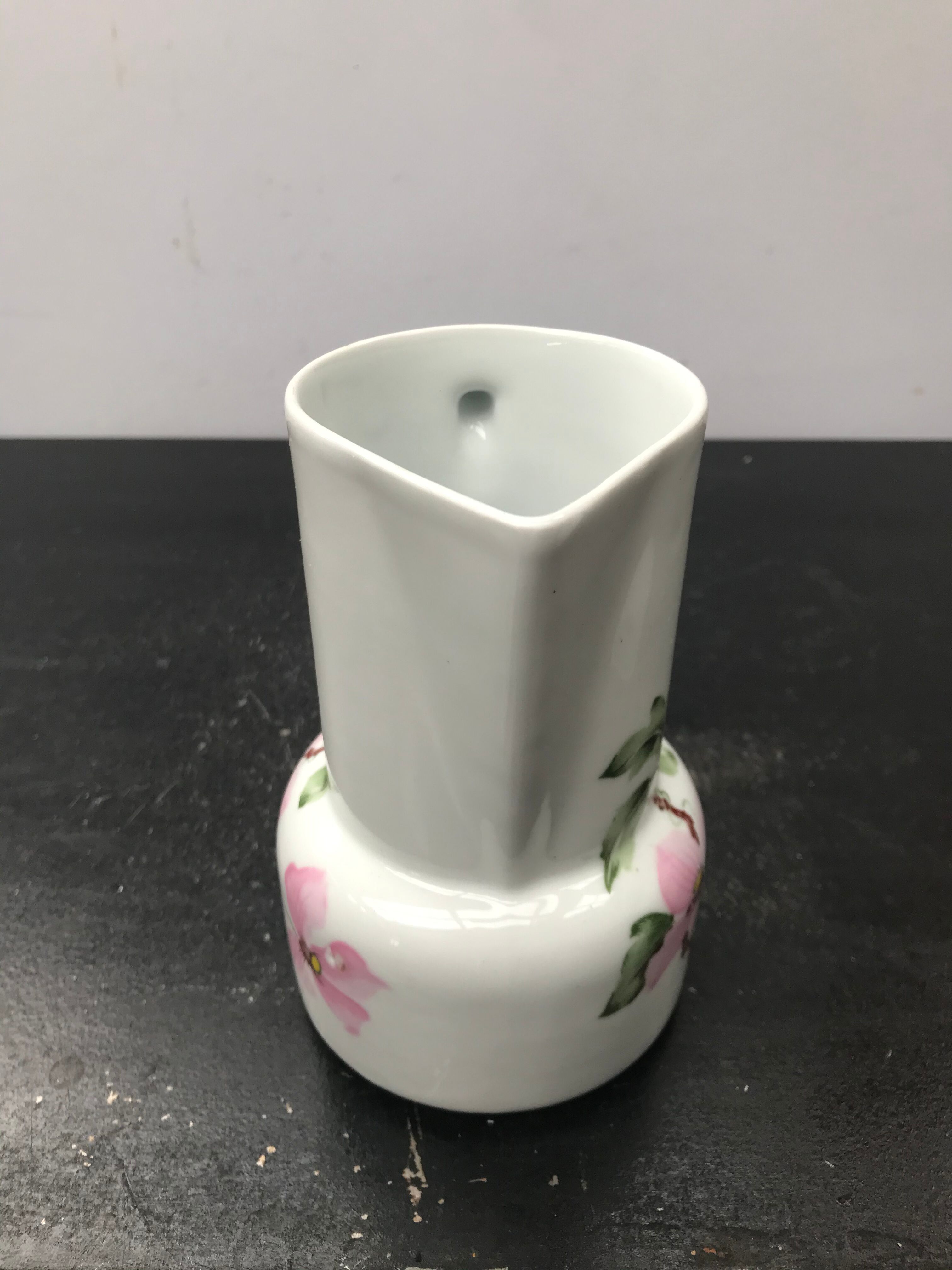 Former pichet berry creation lourioux porcelain blanche decor vintage flowers