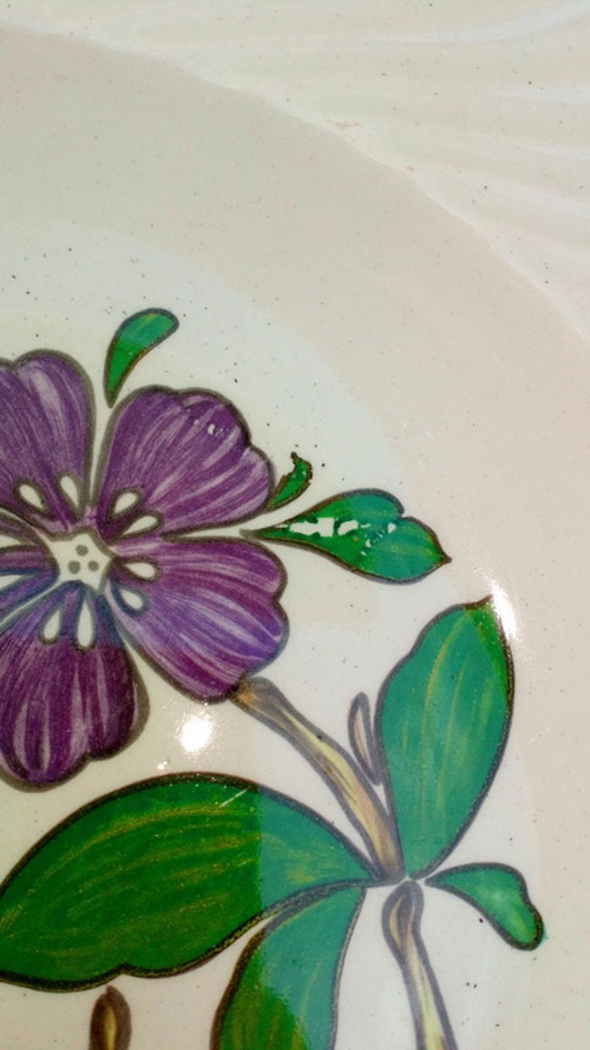 Serving dish flower pattern