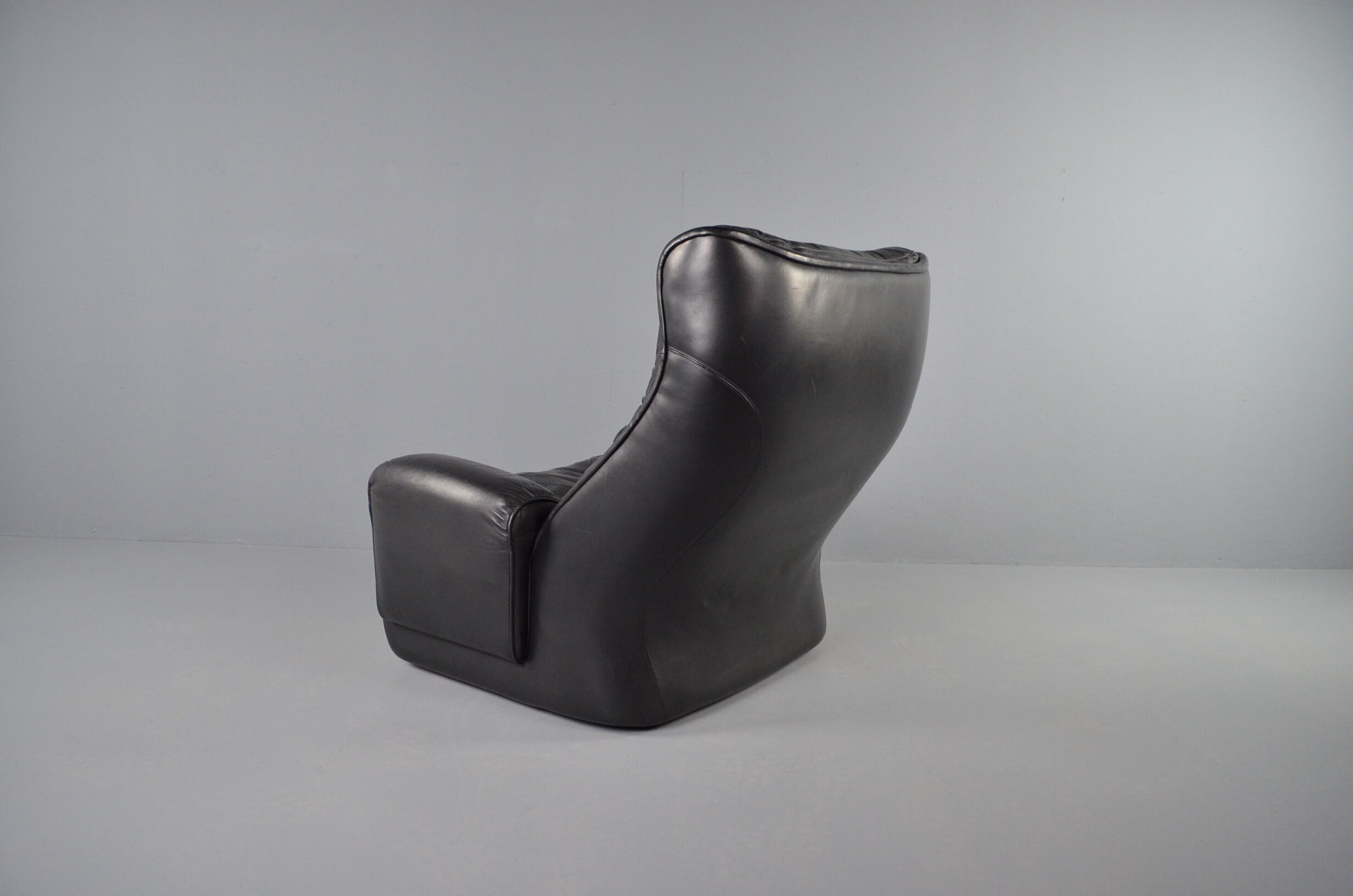 Airborne Orchidée lounge chair by Michel Cadestin 1970