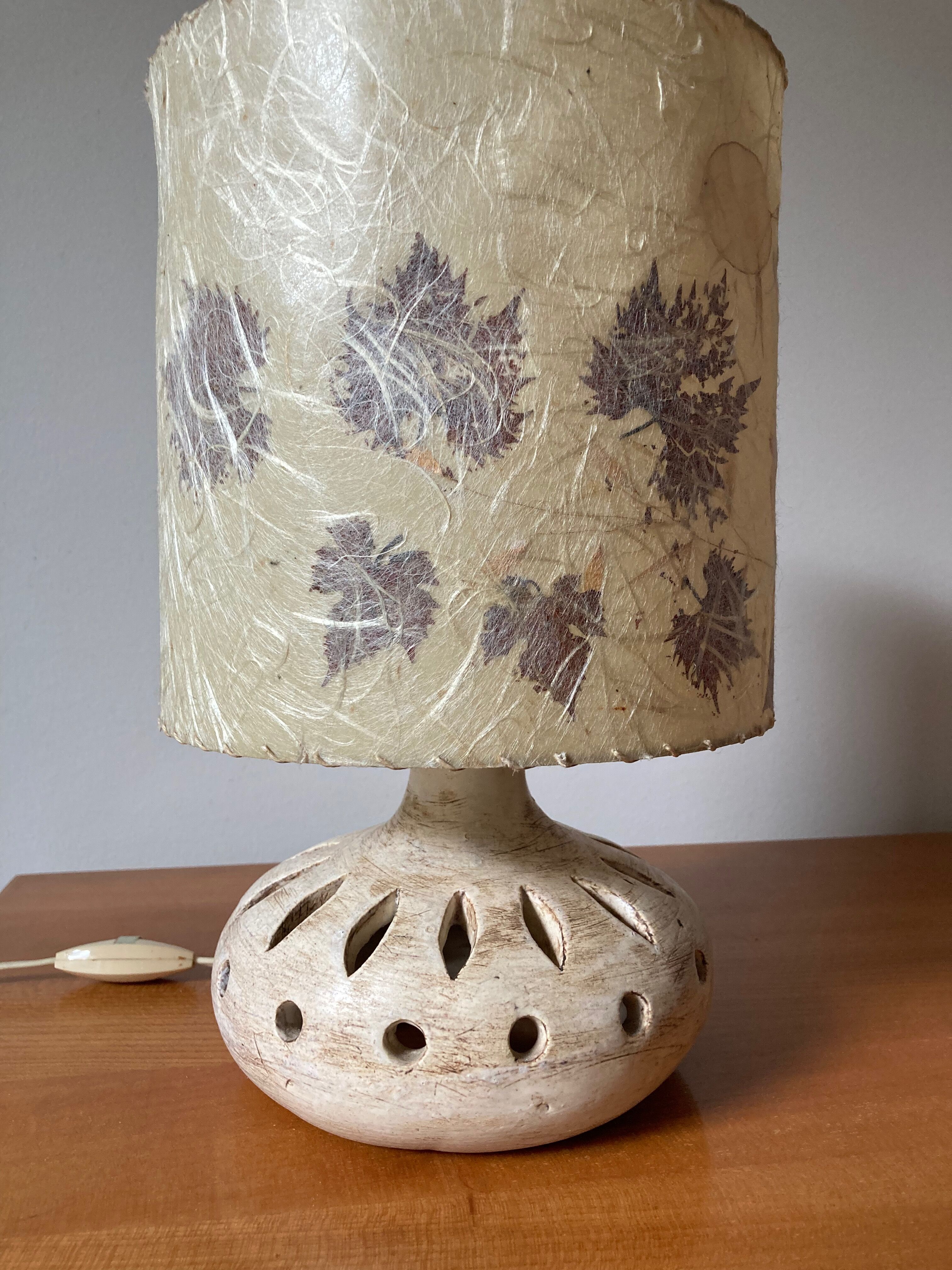 Vintage openwork ceramic lamp and lampshade in dried flowers 70
