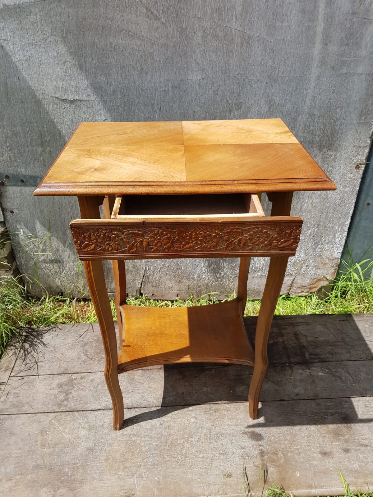 Old sellette sculpted frieze & wood drawer feet curved