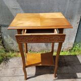 Ancienne sellette frise sculptée avec tiroir bois pieds courbés