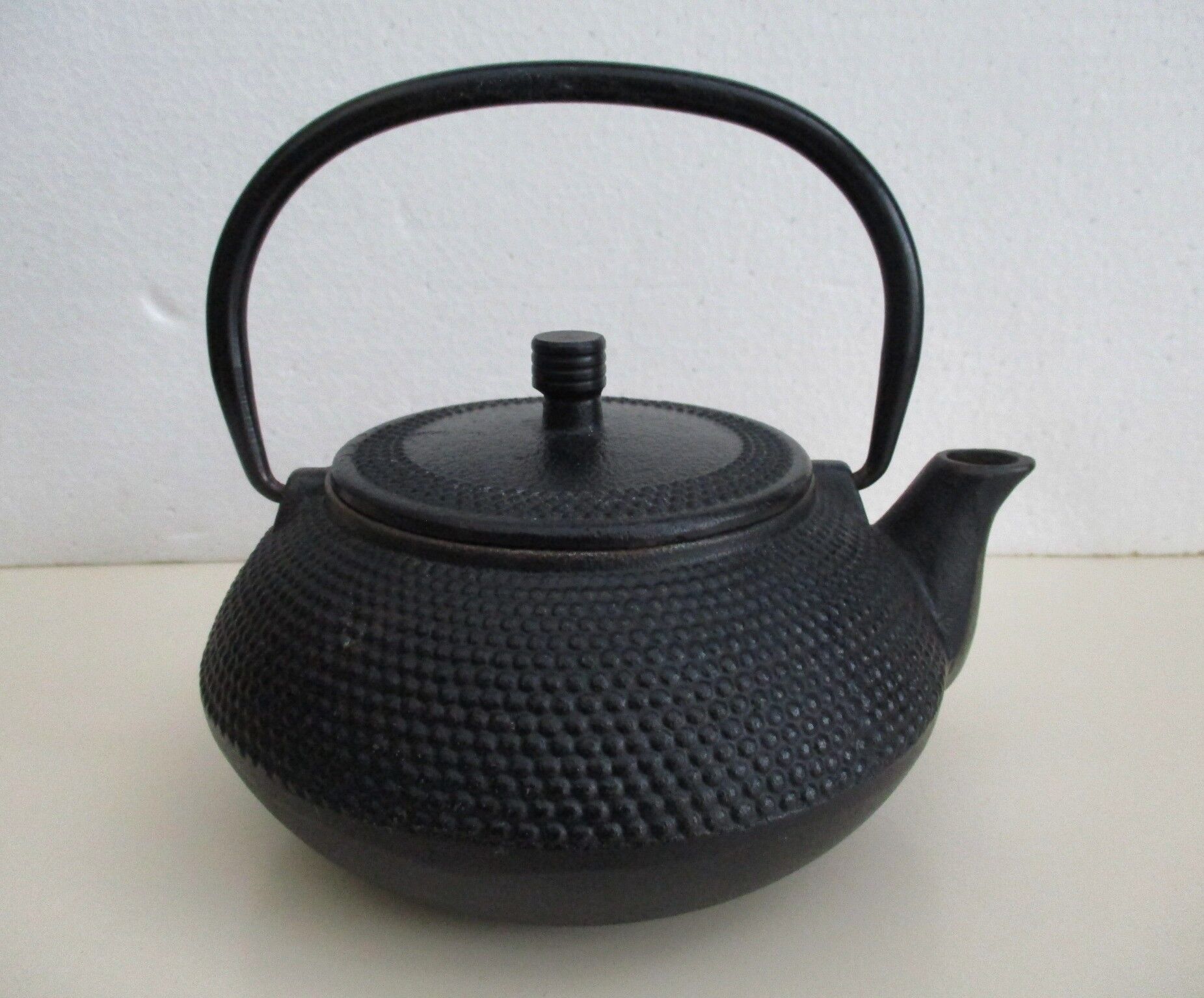 Théière en fonte noire