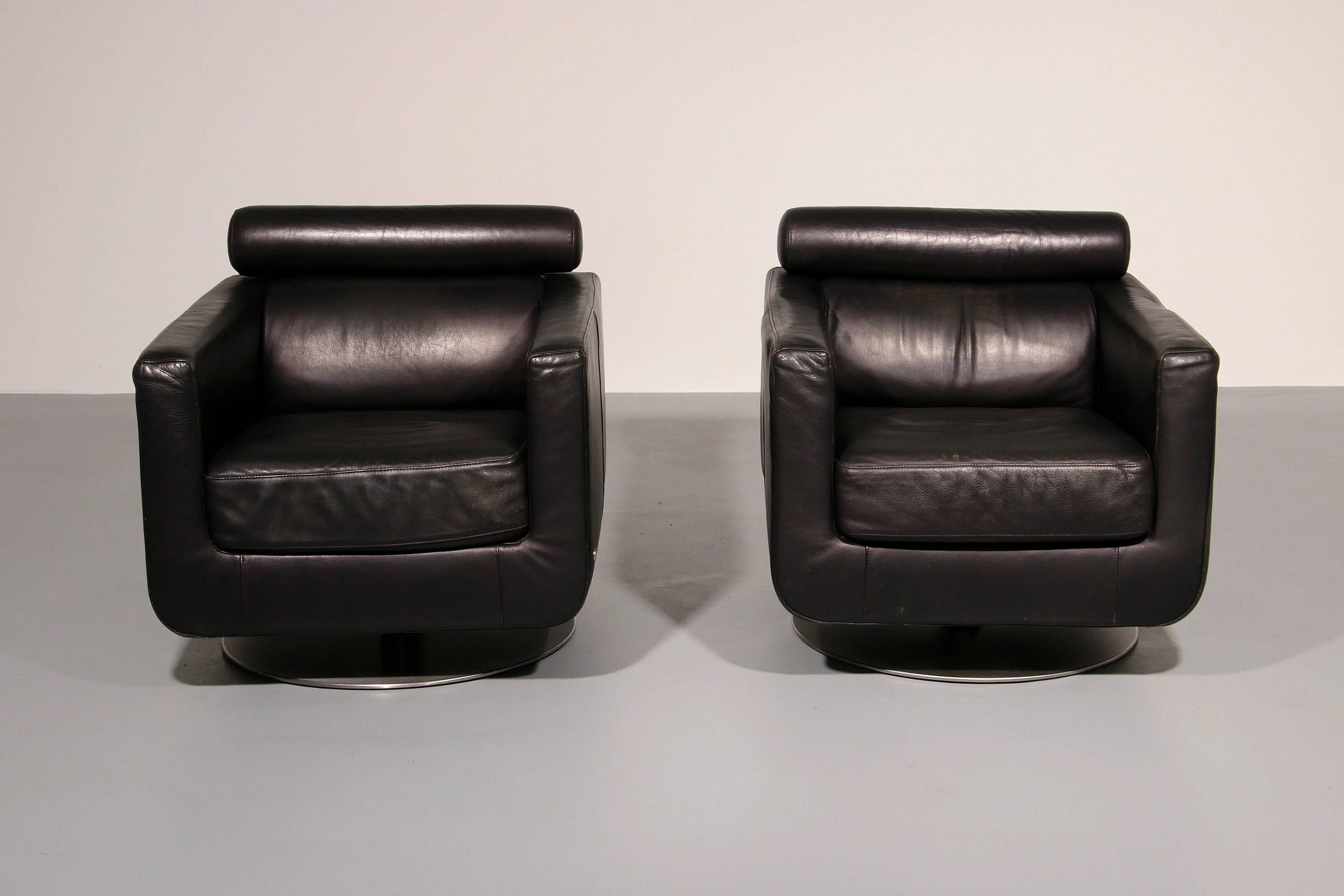 Italian modern leather swivel lounge chair steel by Natuzzi, Italy 1970