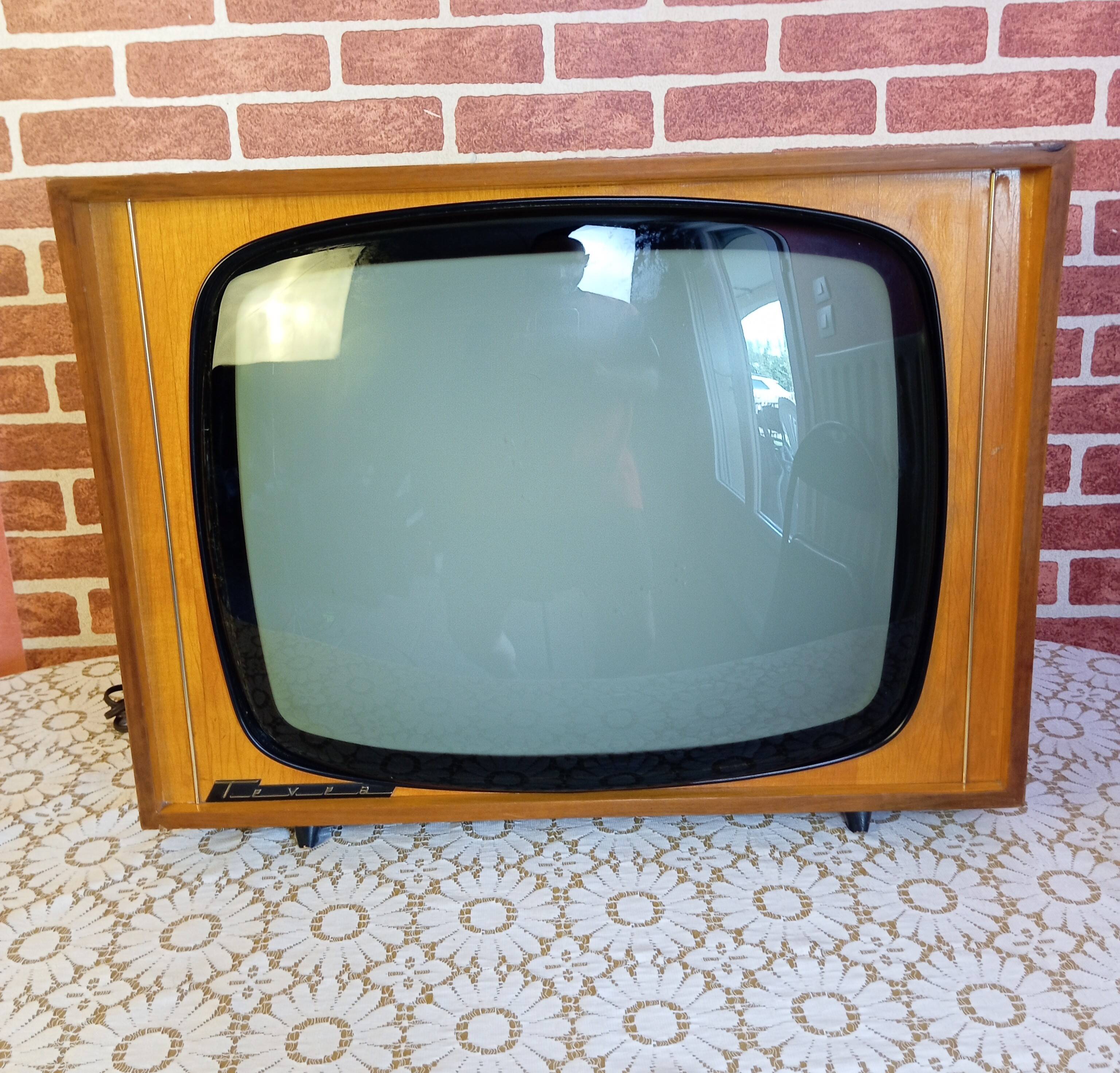 Télévision vintage tevea