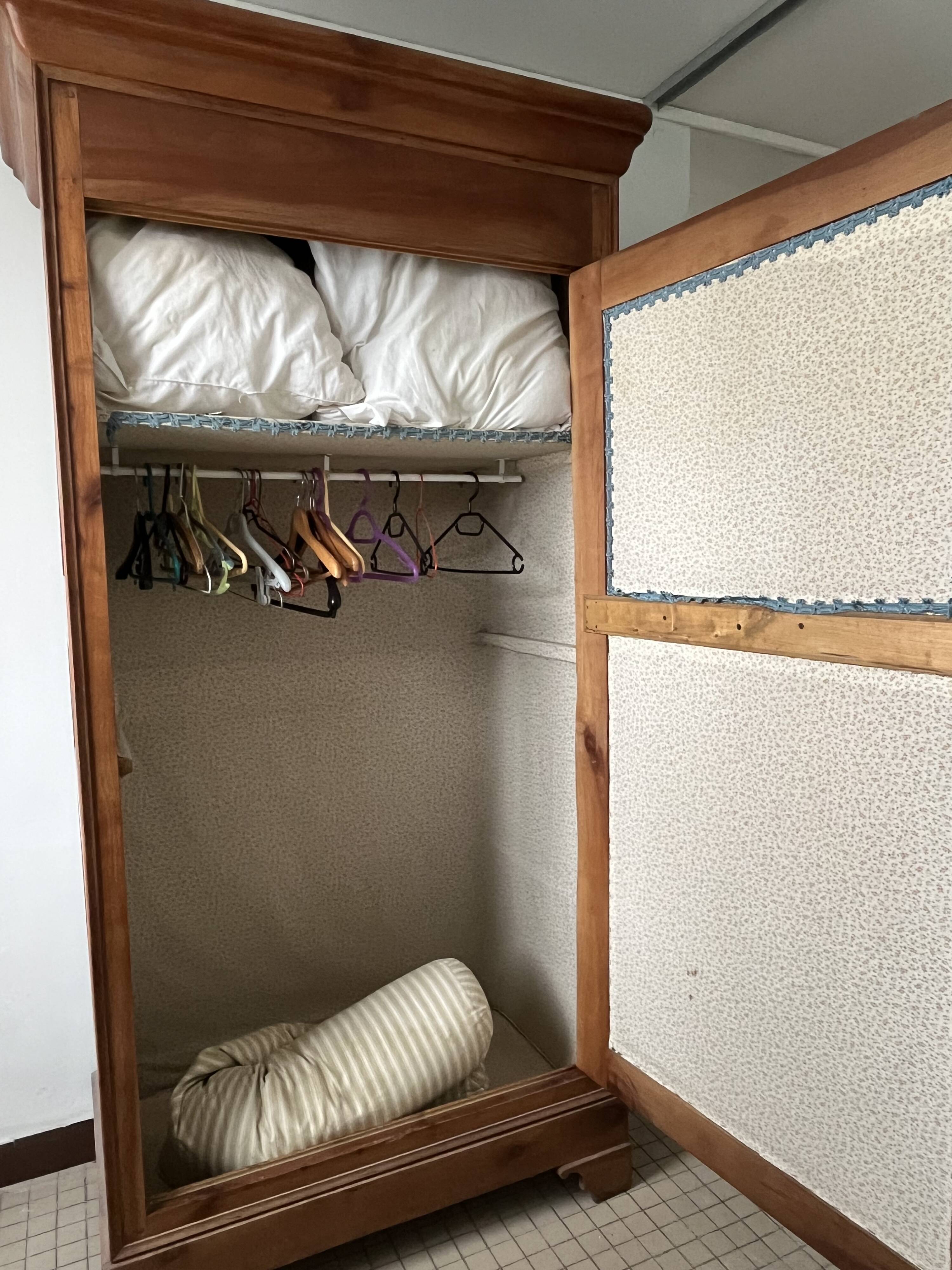 cherry wood bonnetière