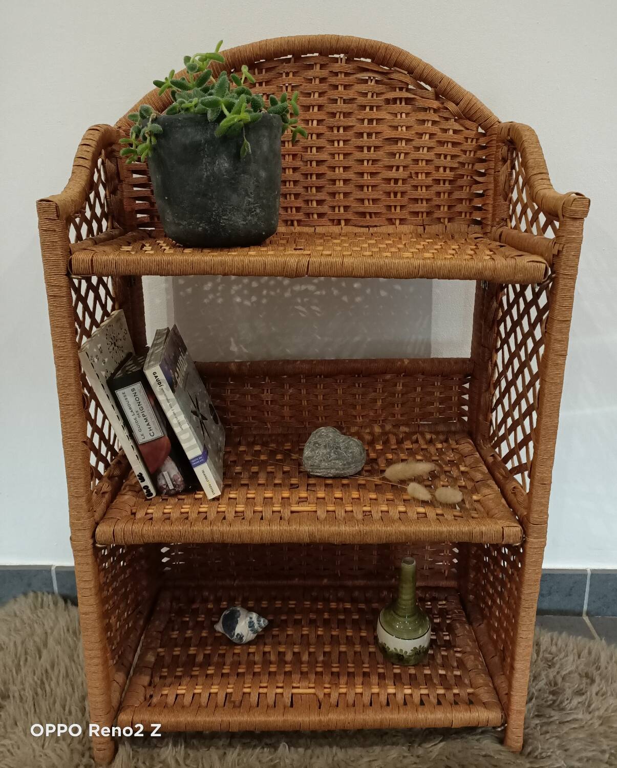 Folding rattan shelf