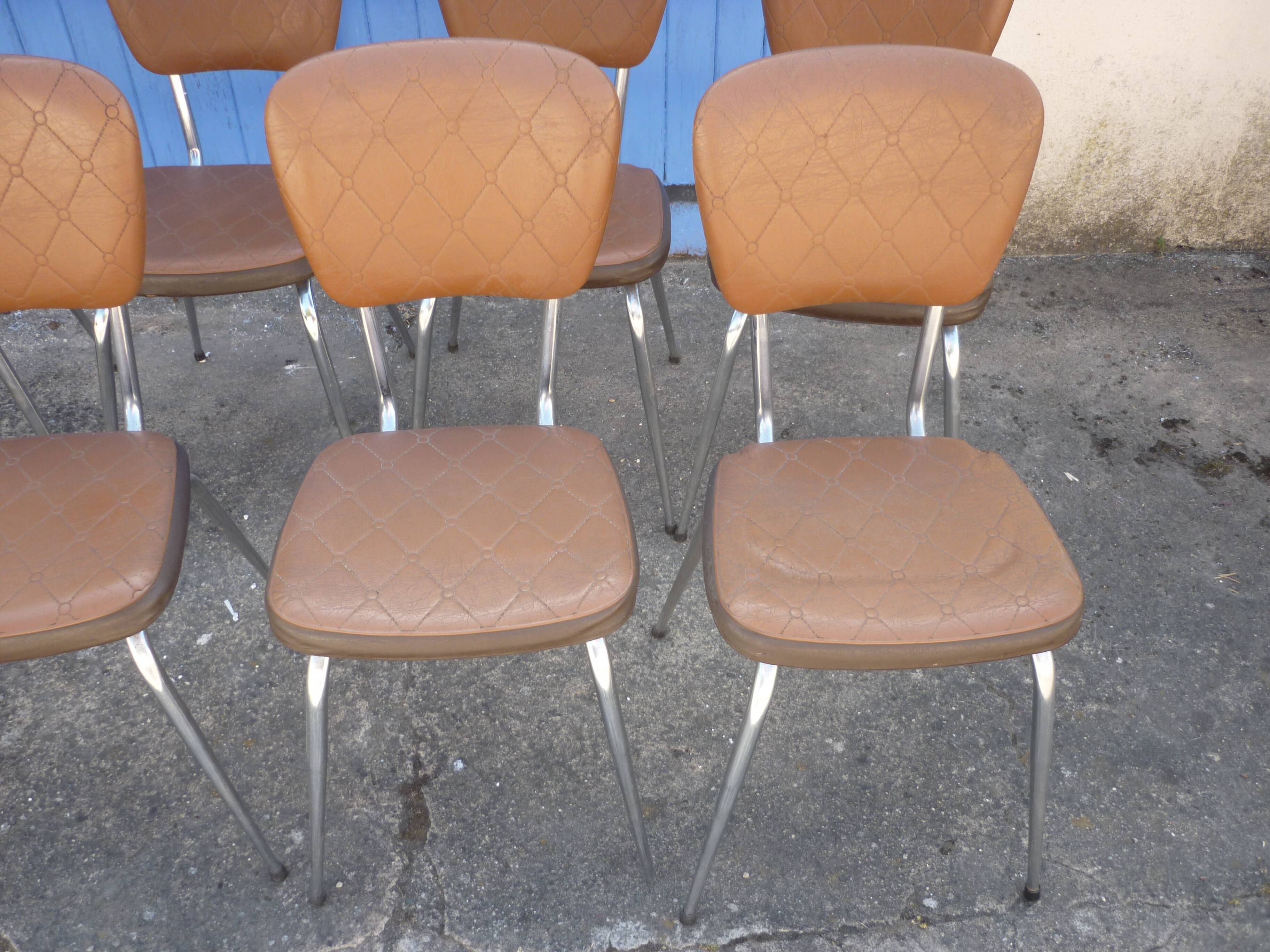 Lot of 8 vintage chairs in brown skai