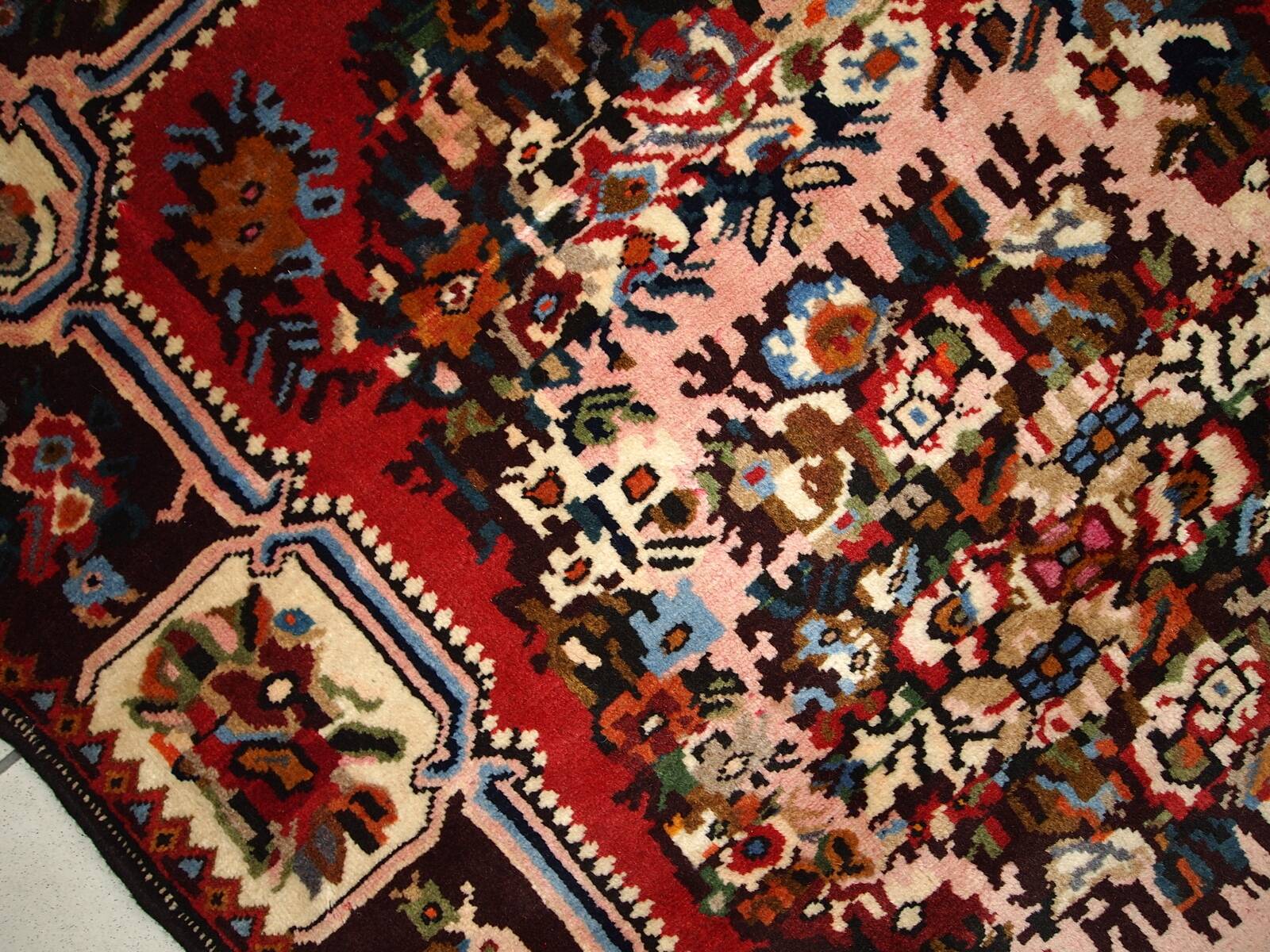 Tapis vintage fait main Bakhtiari persan 114cm x 152cm (1970s)