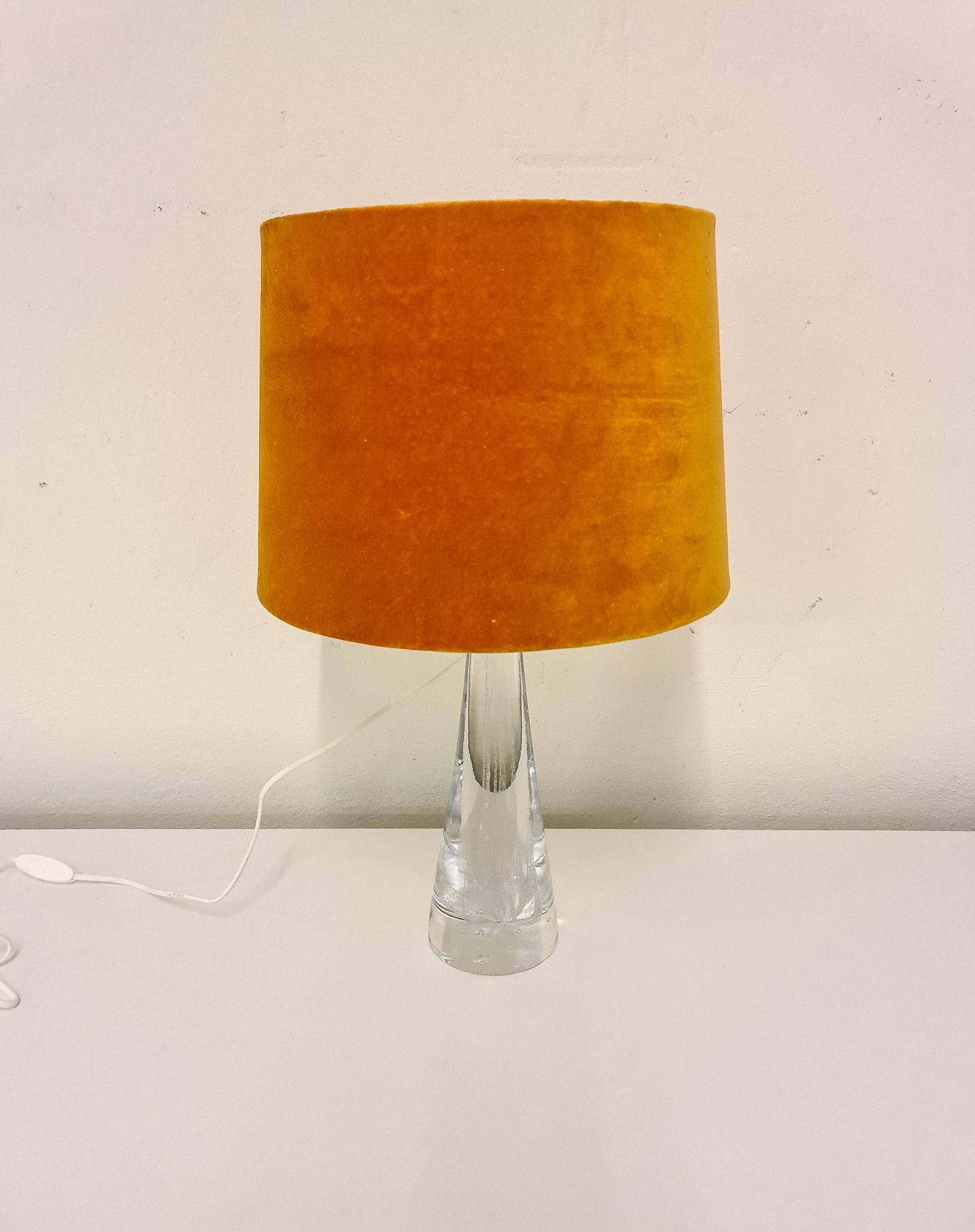 Mid-century crystal glass table lamp by Vicke Lindstrand, Kosta, Sweden.