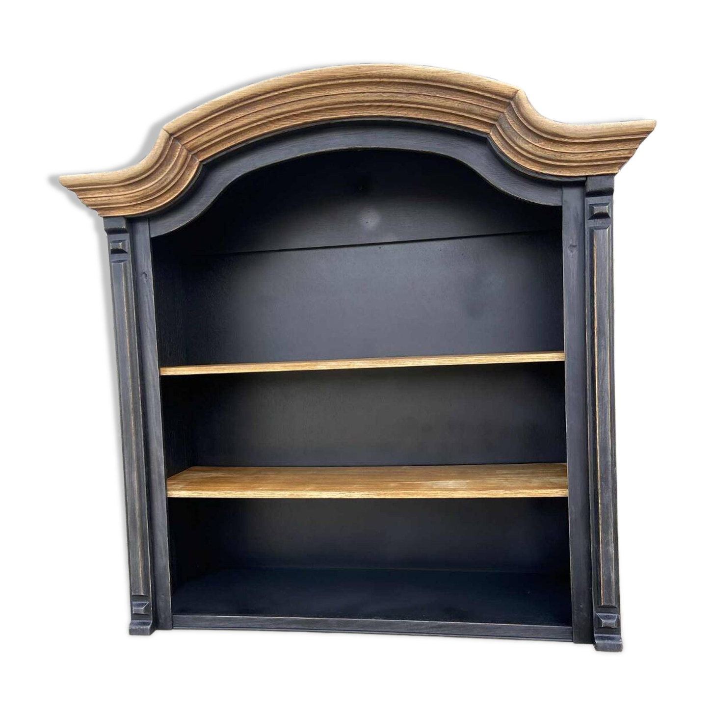 Wall-mounted shelf unit