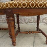 3 chaises anciennes de style à assises et dossiers garnis de velours