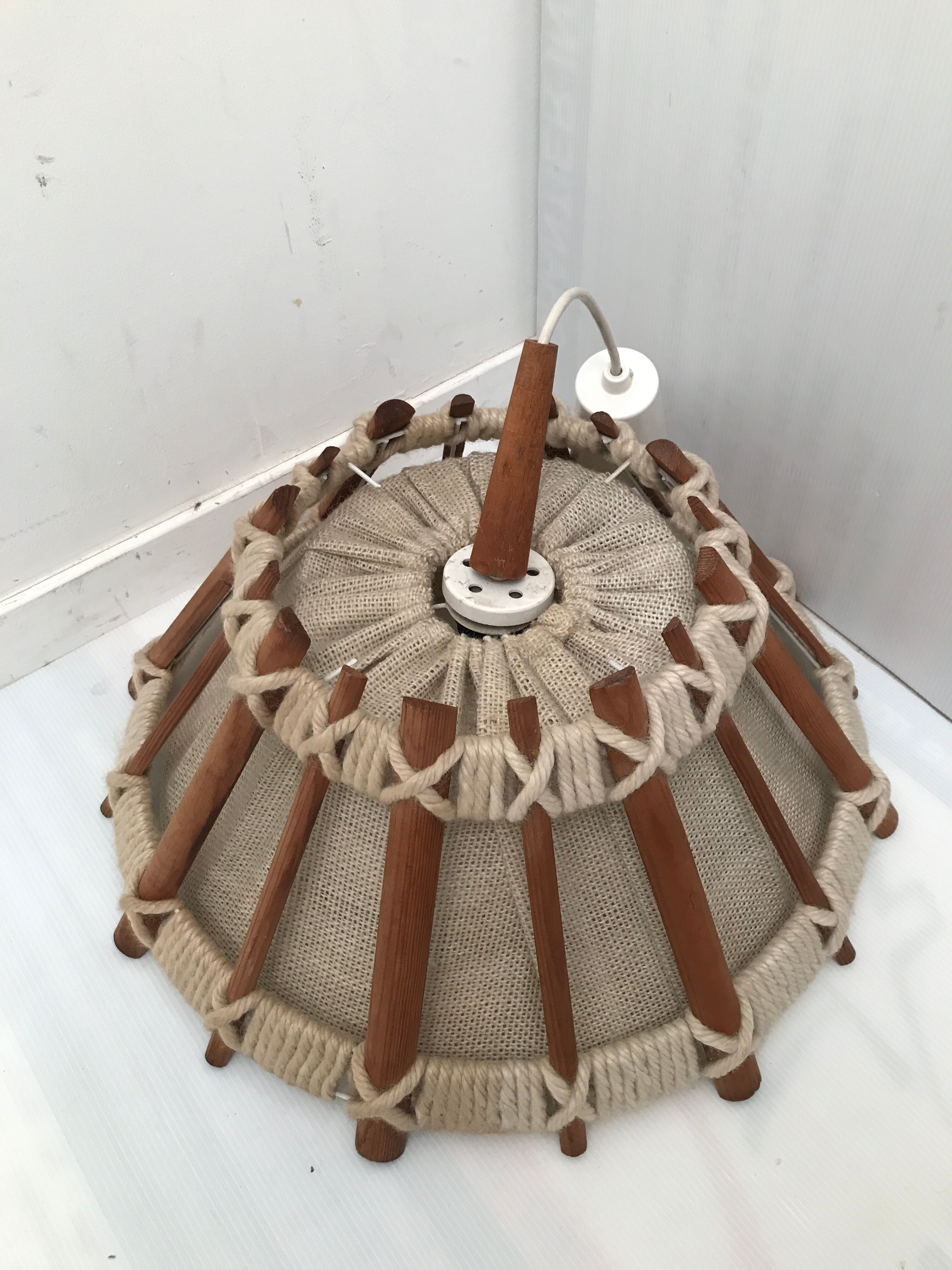 Hanging lamp in linen wood and wool