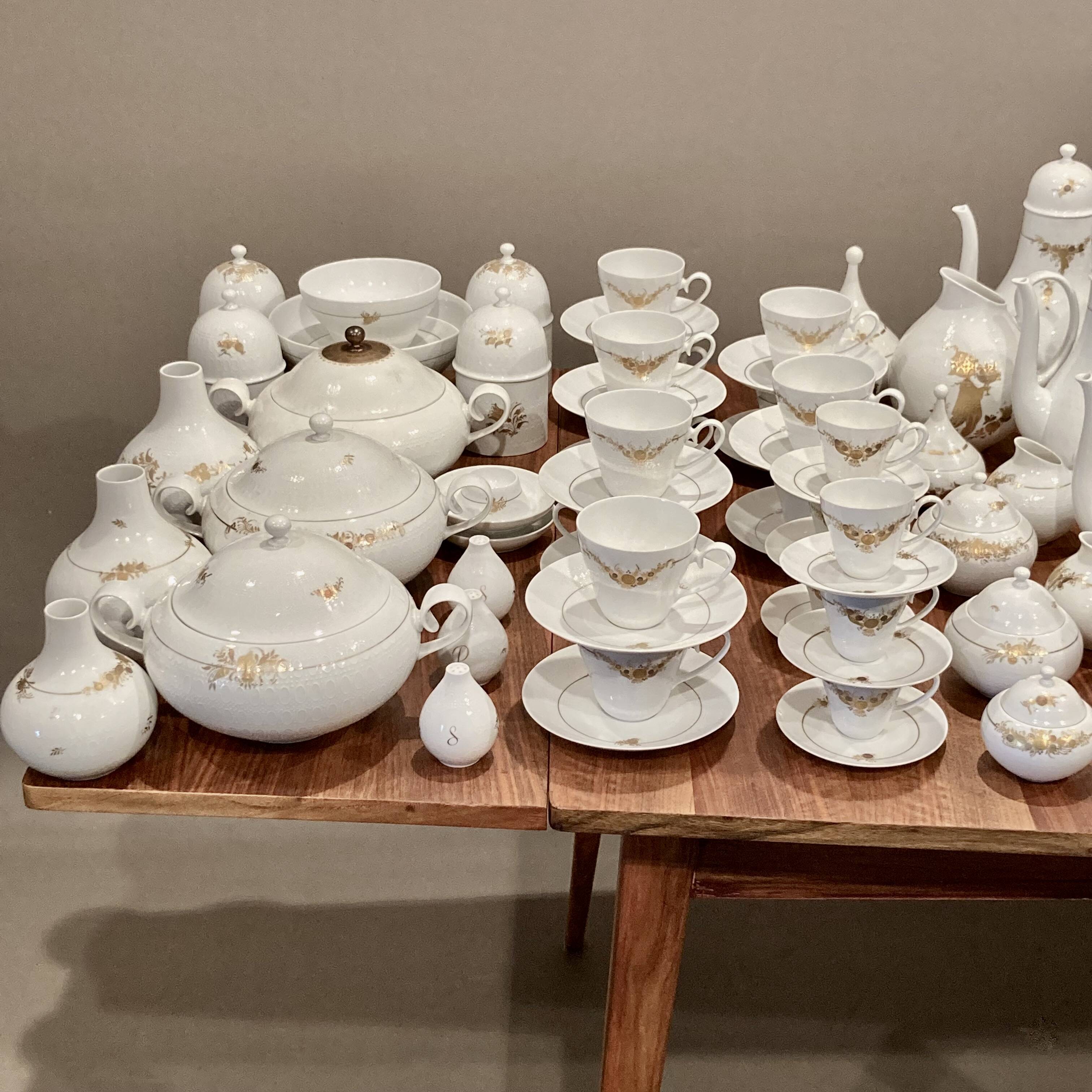 145-piece porcelain service, "bjorn winnblad" design, 1950.