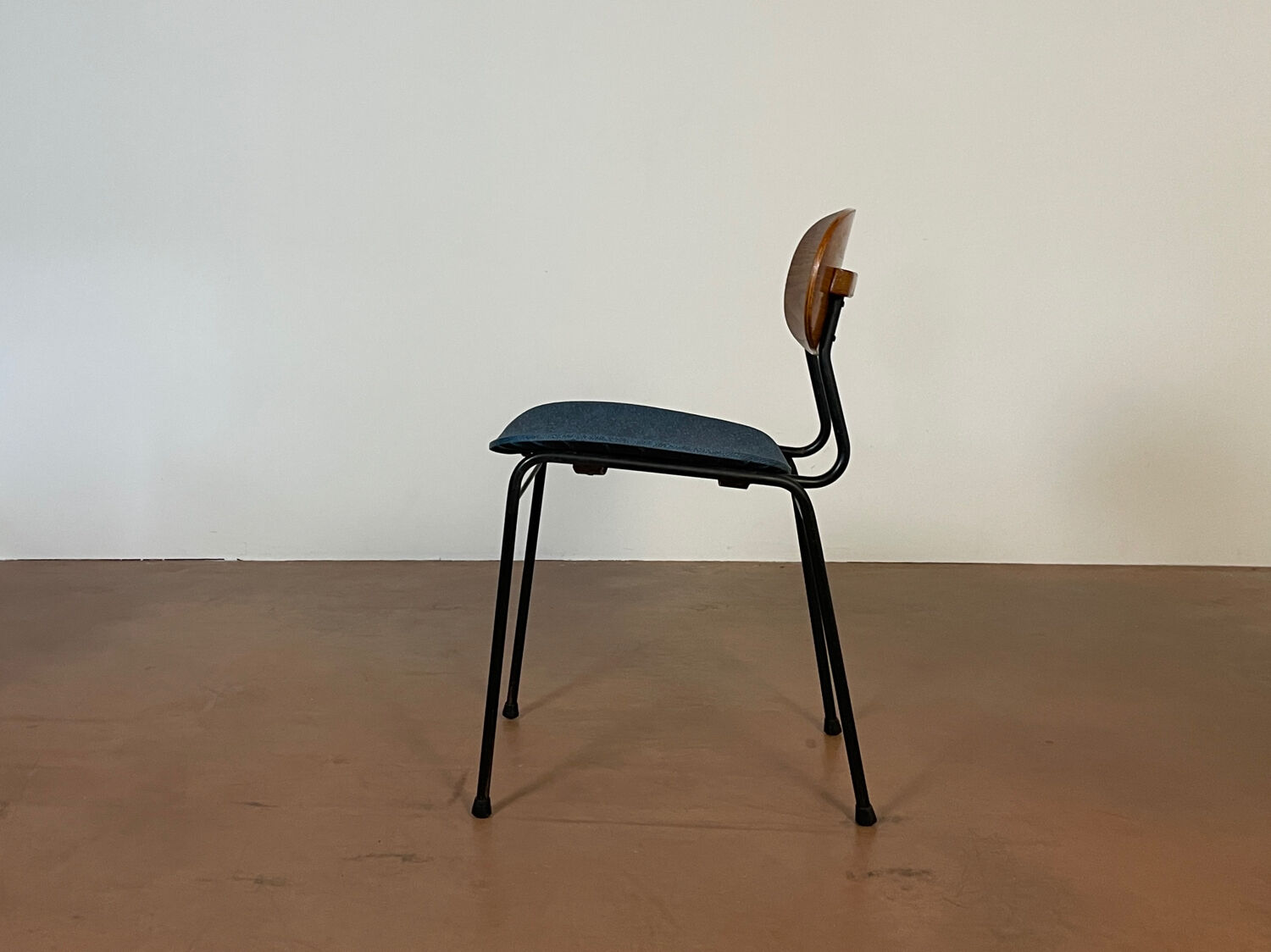 Wooden chairs and skaï