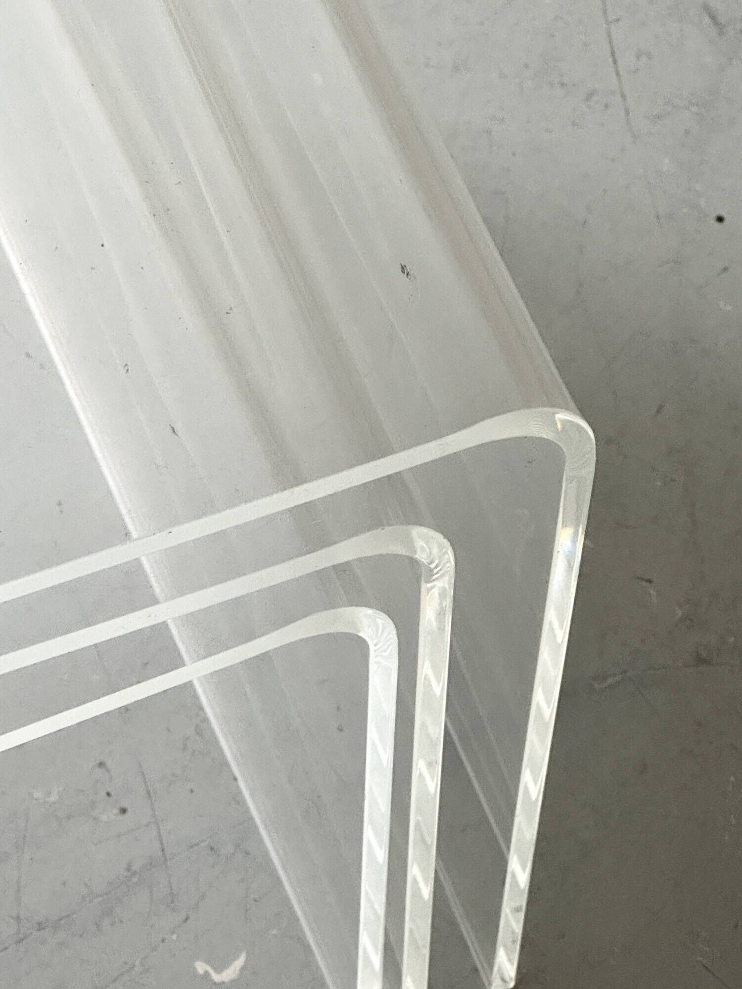 Table basse gigogne modulable en plexiglas, D. Lange Marais Les invisibles