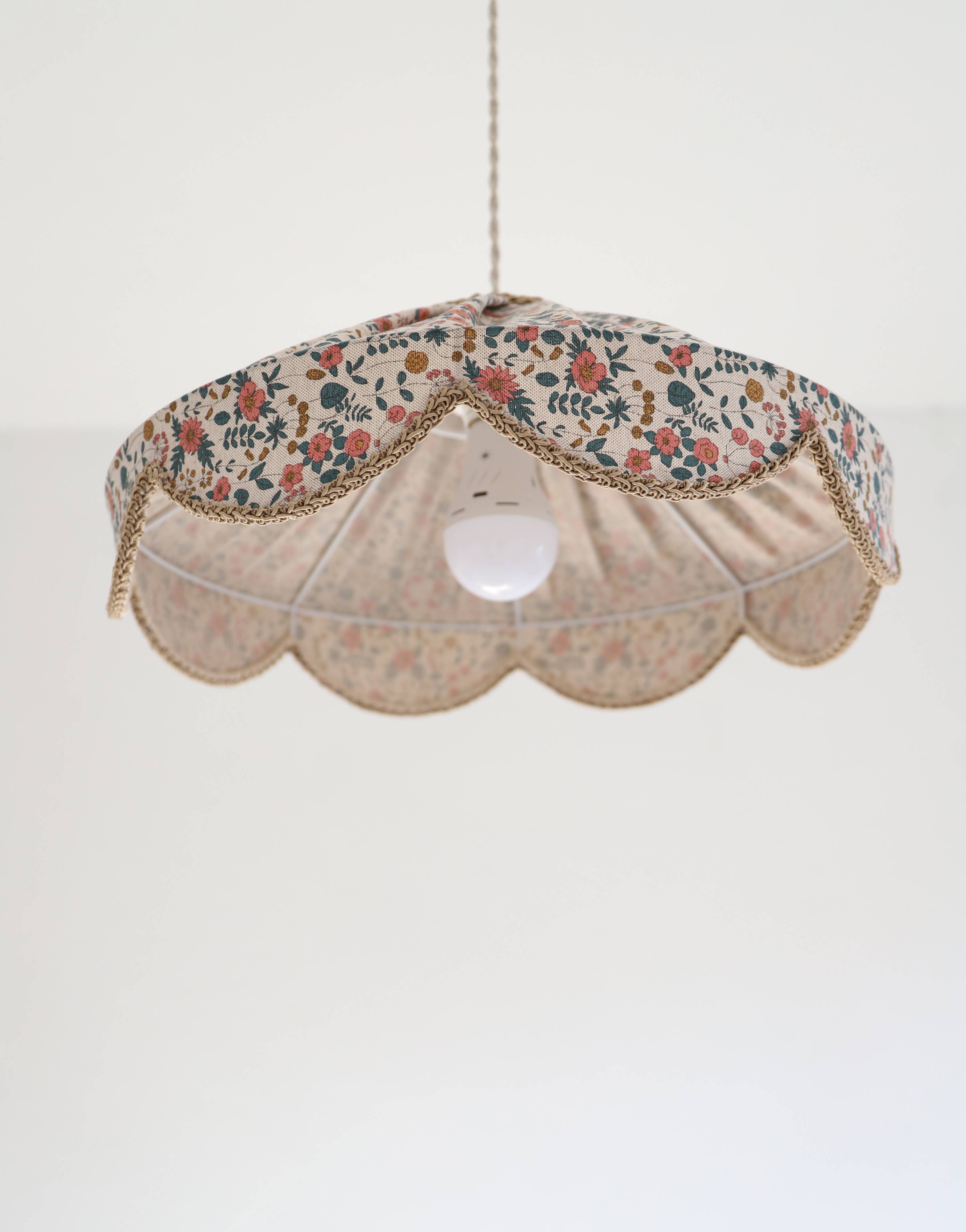 "Cosette English Garden" flower-shaped pendant light