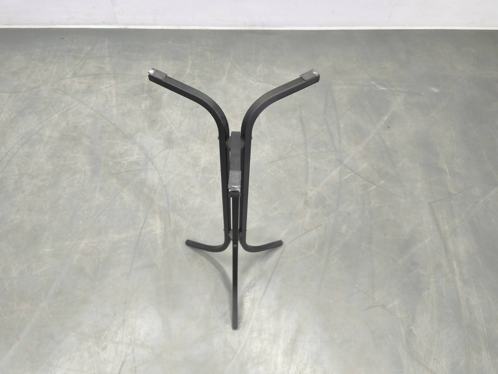 Table d'appoint en marbre italien avec base en fer noir, années 1970